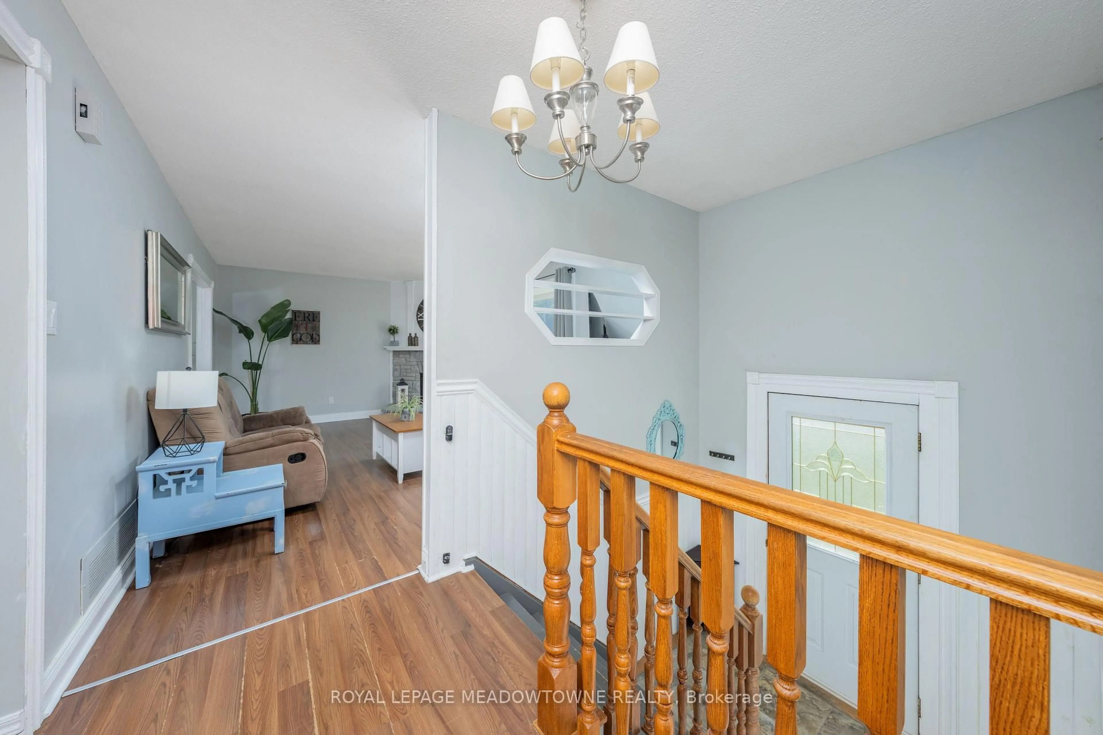 Indoor entryway for 22 Douglas Cres, Erin Ontario N0B 1Z0