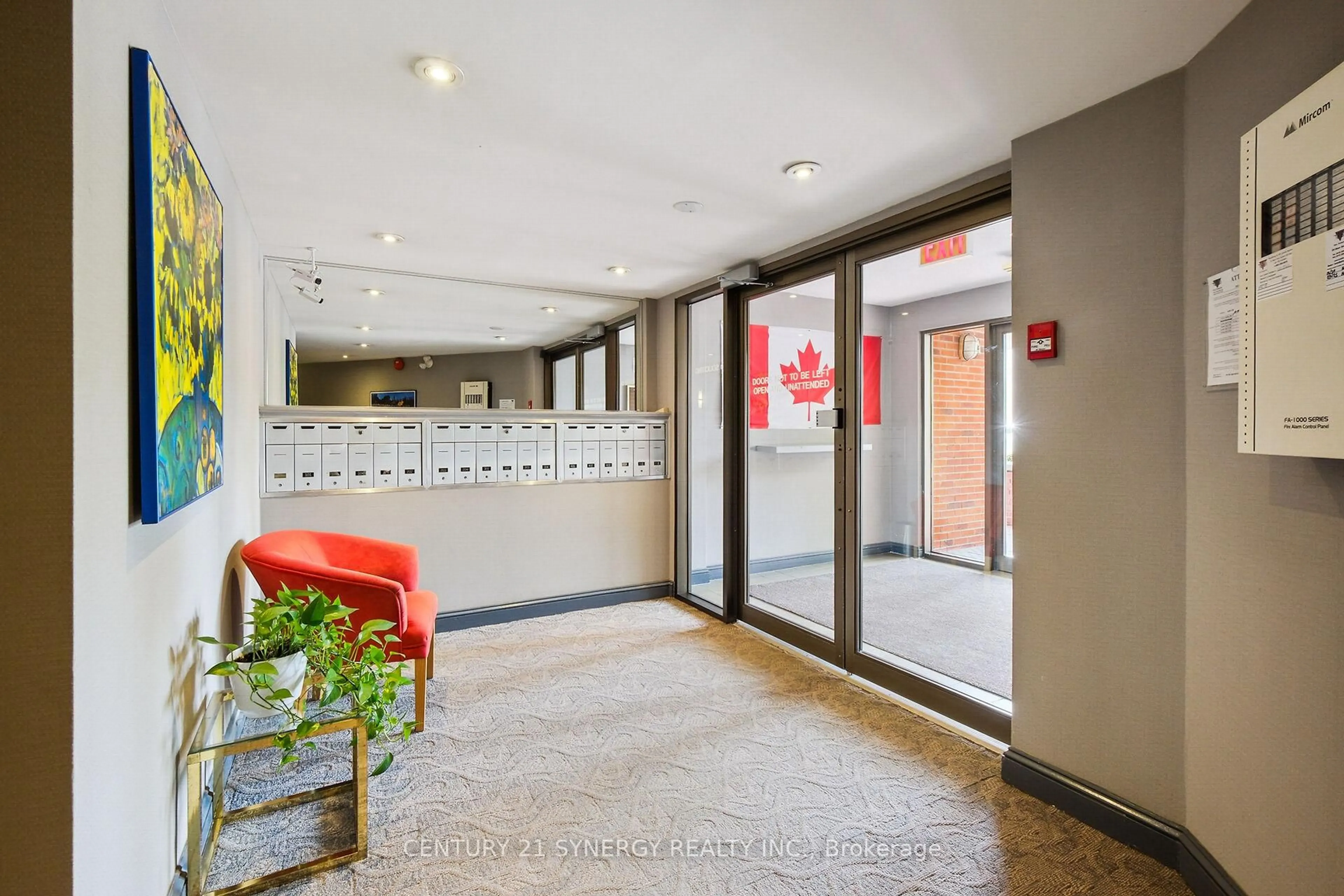 Indoor foyer for 295 Gilmour St #104, Ottawa Ontario K2P 0P7