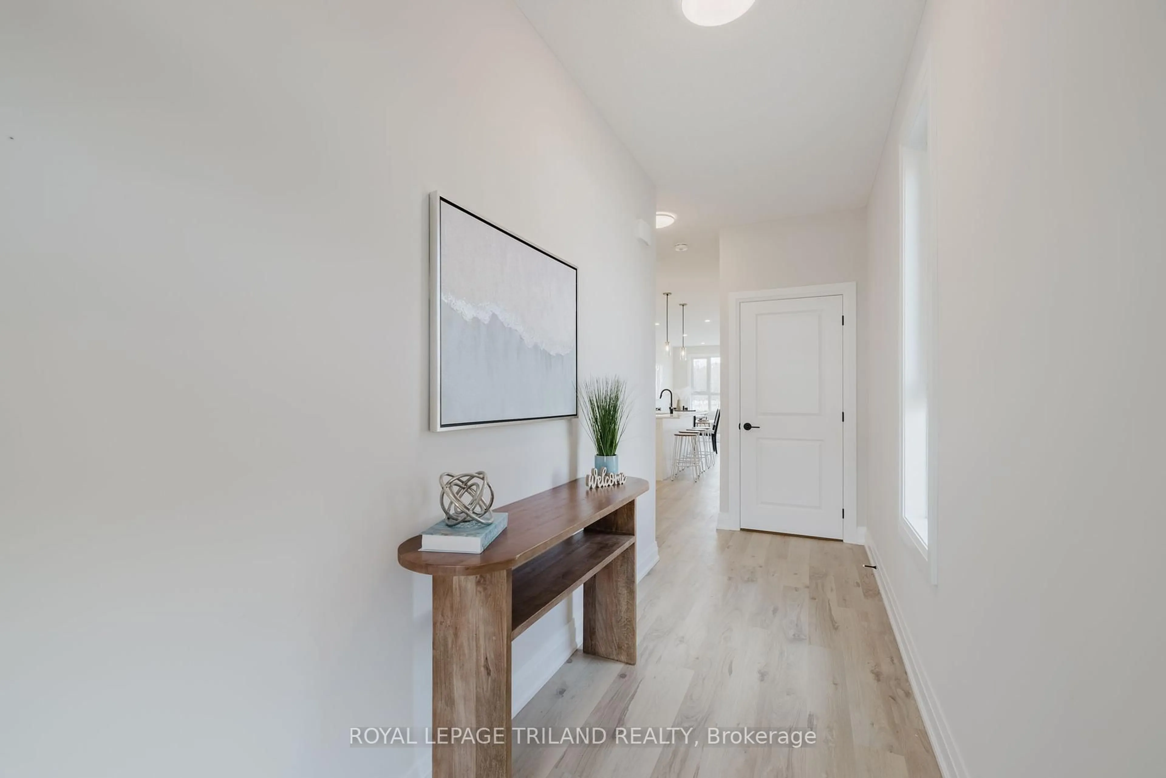 Indoor entryway for 1867 Dalmagarry Rd, London North Ontario N6G 0A6