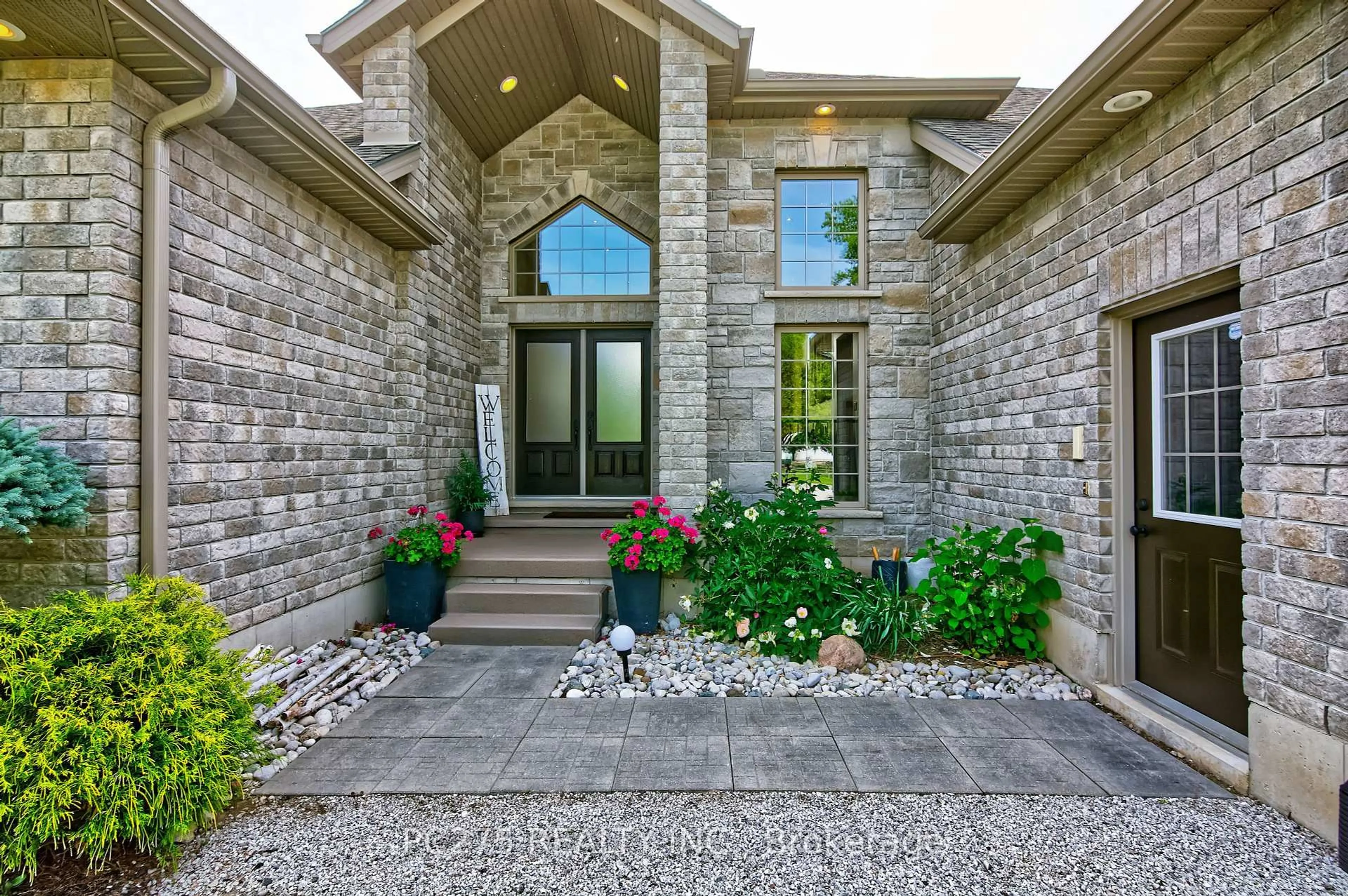 Indoor entryway for 9442 Richmond Rd, Bayham Ontario N5H 2R1