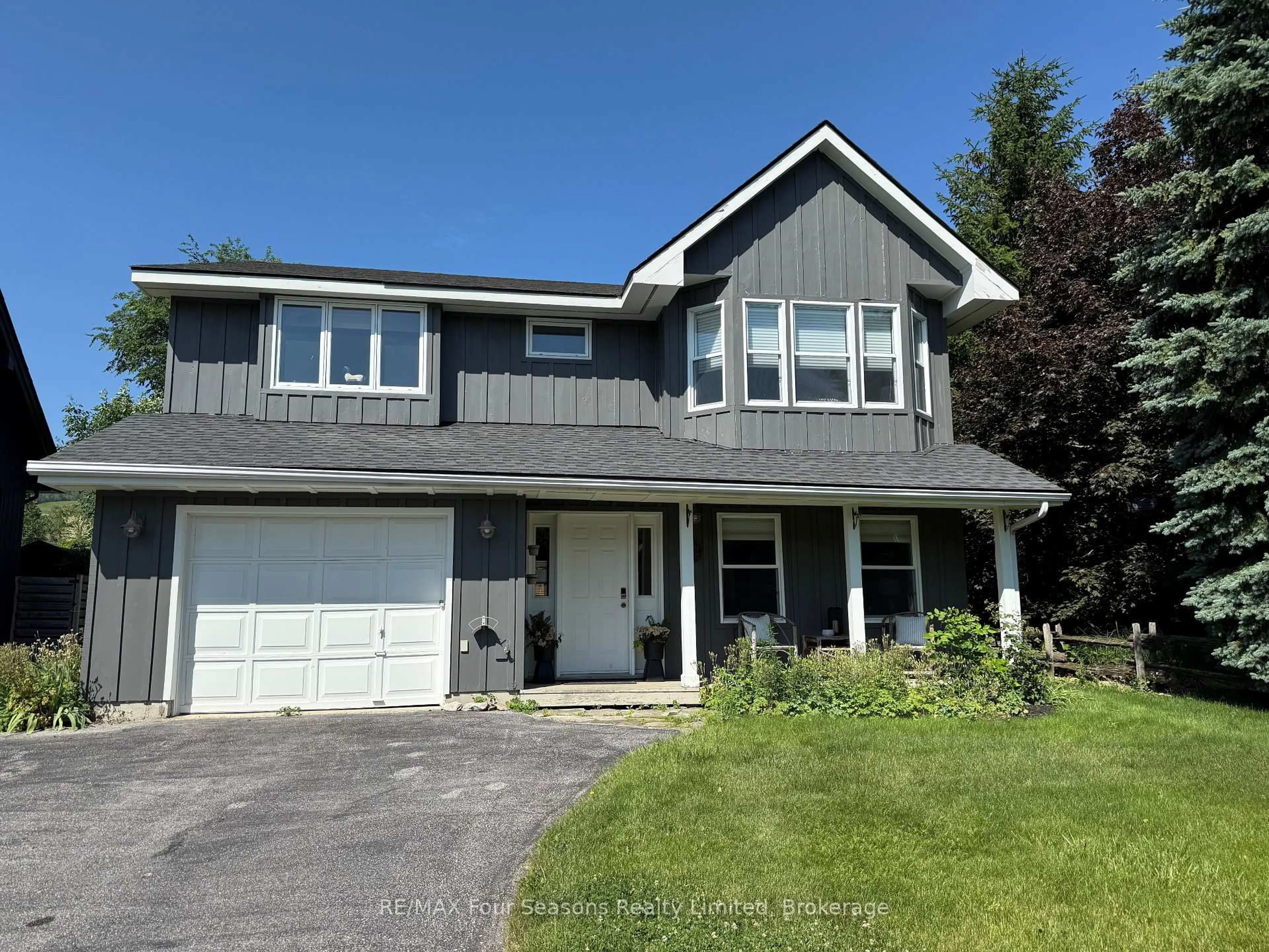 Home with vinyl exterior material, street for 104 LAURIE'S Crt, Blue Mountains Ontario L9Y 0L4