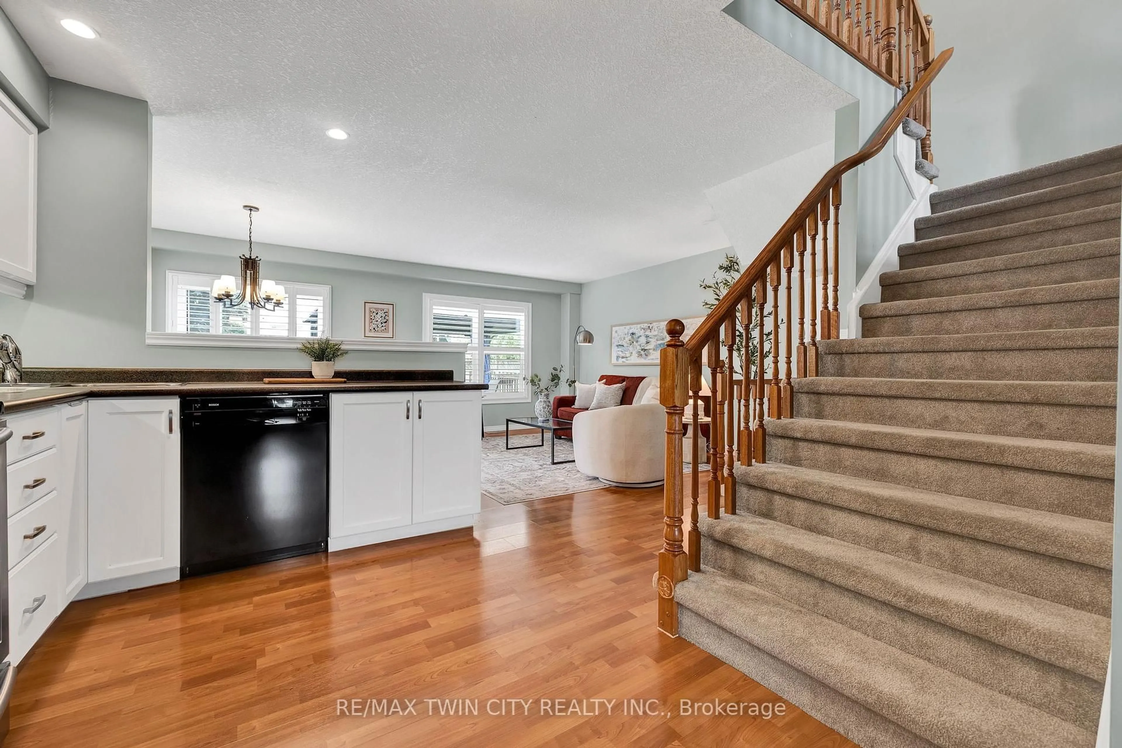 Open concept kitchen, unknown for 162 EVERGLADE Cres, Kitchener Ontario N2E 3Y5