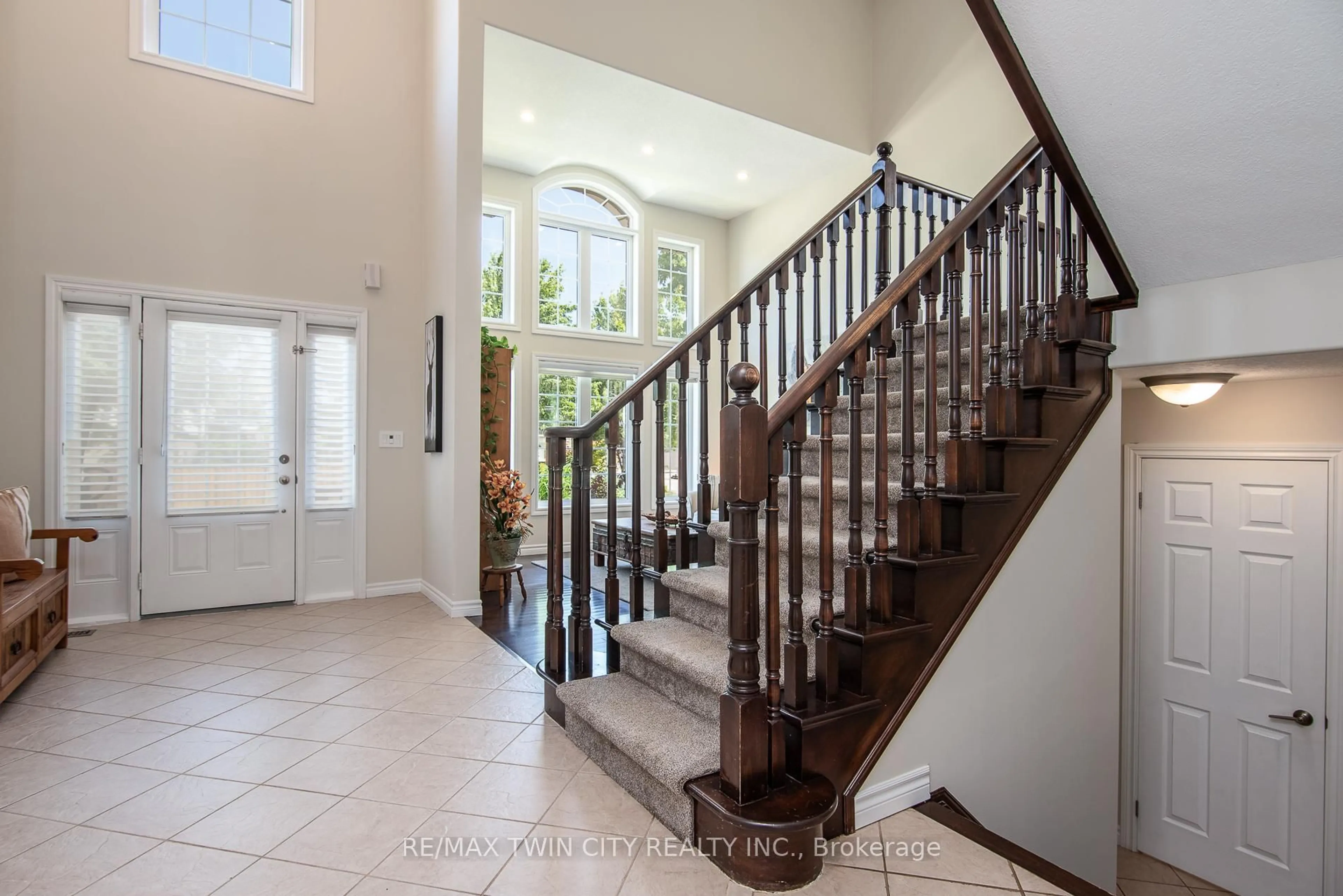 Indoor foyer for 50 Ferris Dr, Wellesley Ontario N0B 2T0