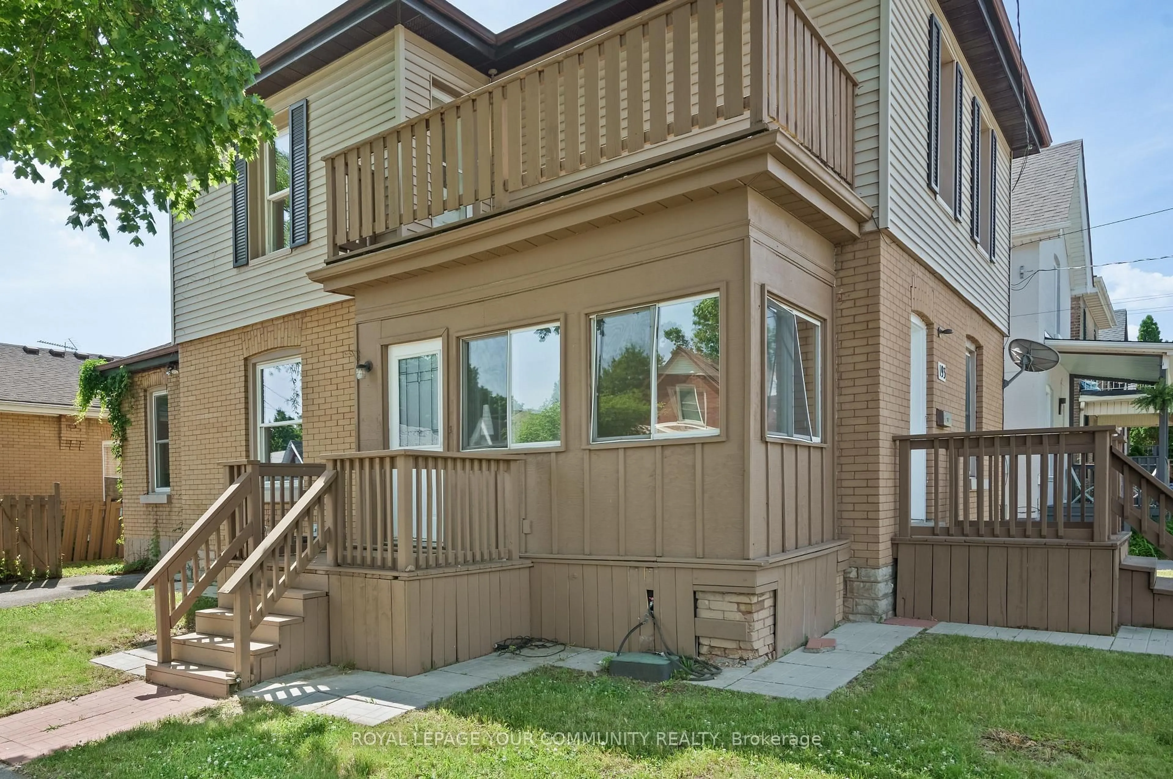 Home with vinyl exterior material, unknown for 193 Drummond St, Brantford Ontario N3S 6A8