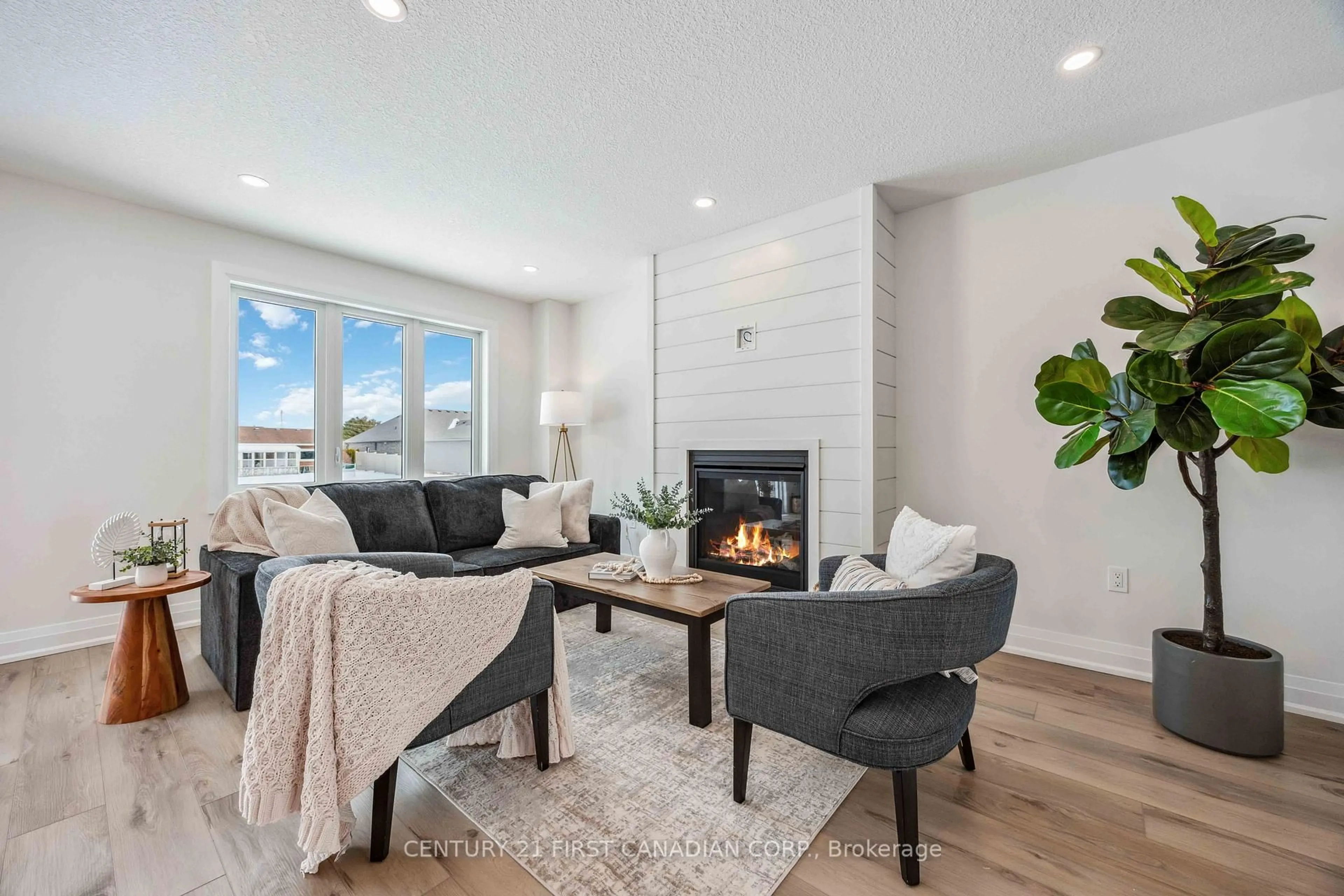 Living room with furniture, unknown for 483 Huron St, Plympton-Wyoming Ontario N0N 1T0