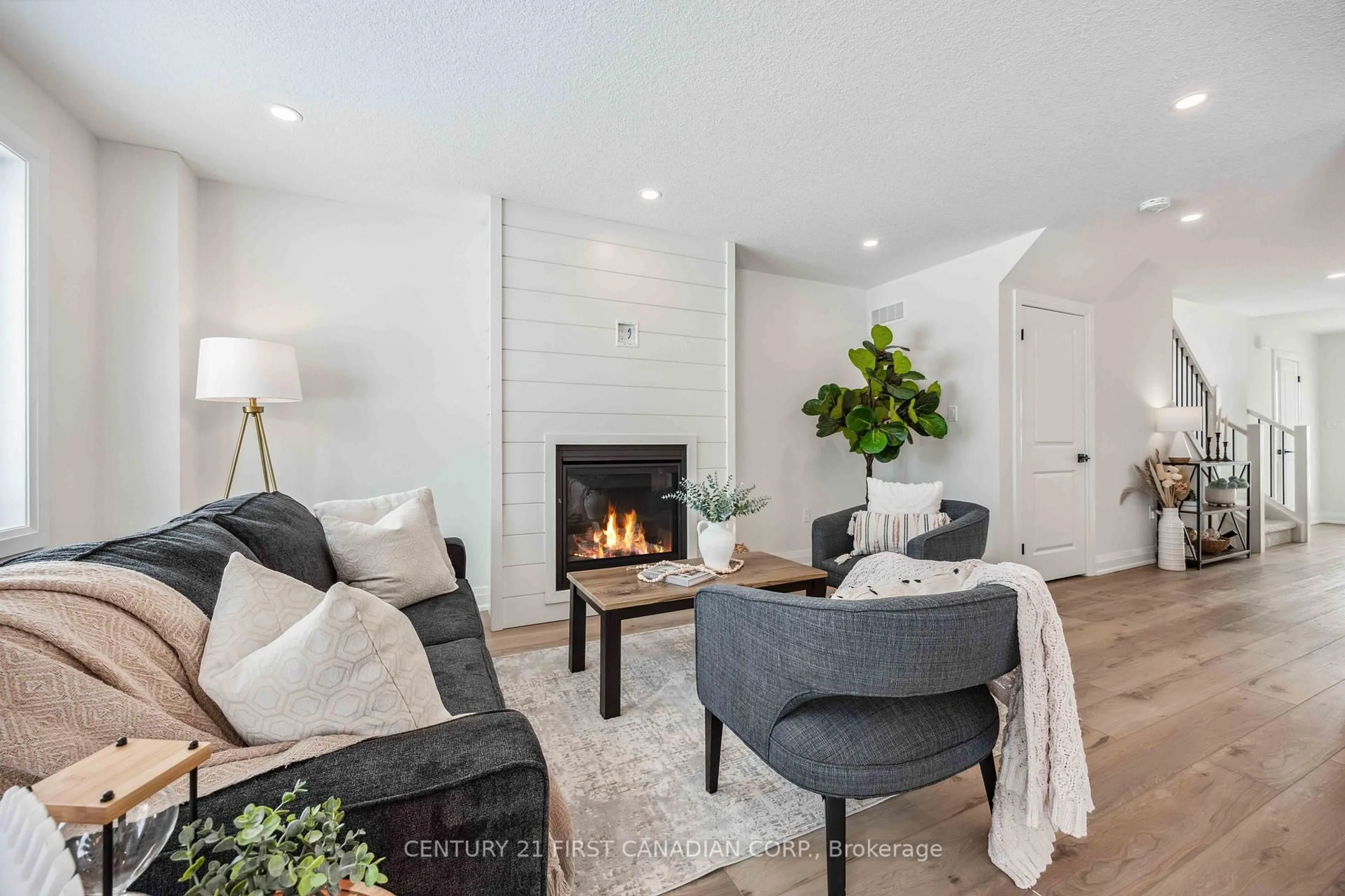 Living room with furniture, unknown for 483 Huron St, Plympton-Wyoming Ontario N0N 1T0