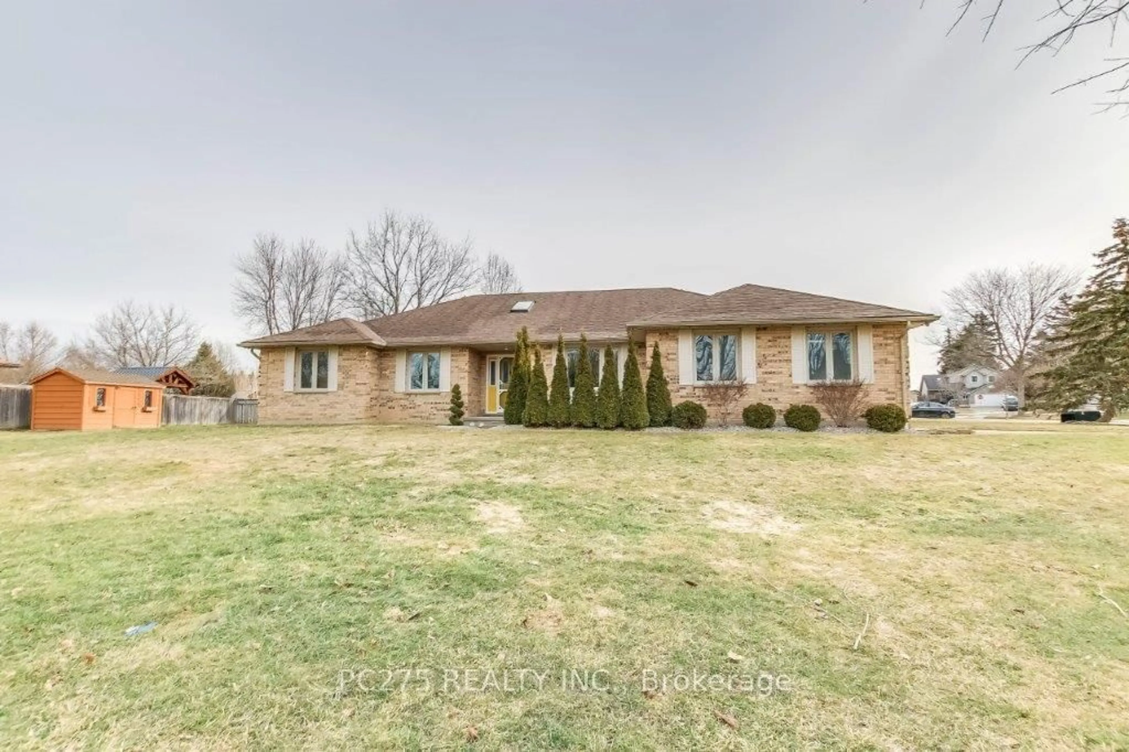 A pic from outside/outdoor area/front of a property/back of a property/a pic from drone, street for 3914 Stacey Cres, London South Ontario N6P 1E8