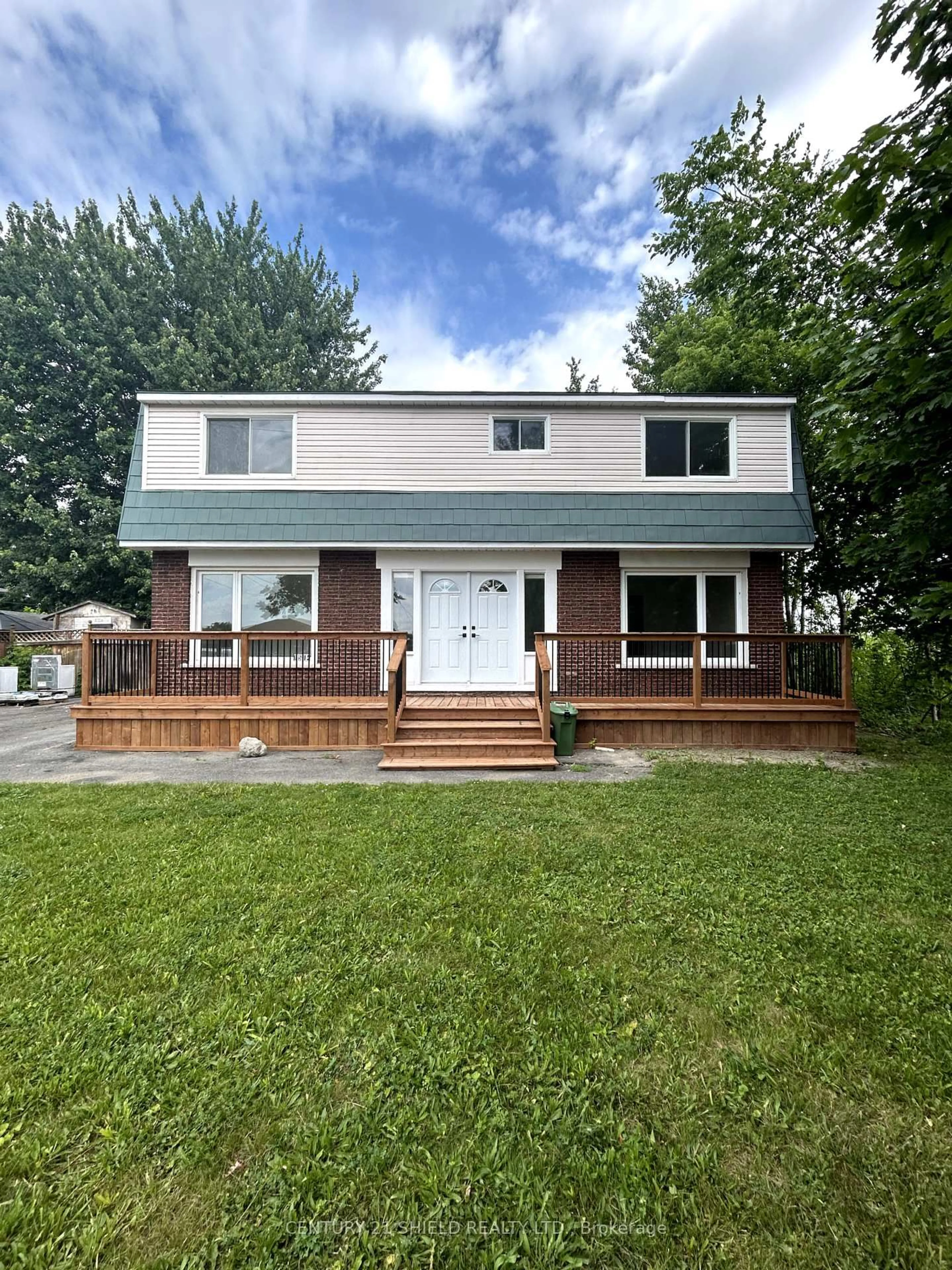 Home with vinyl exterior material, street for 1514 Frances Ann Ave, Cornwall Ontario K6H 2L2