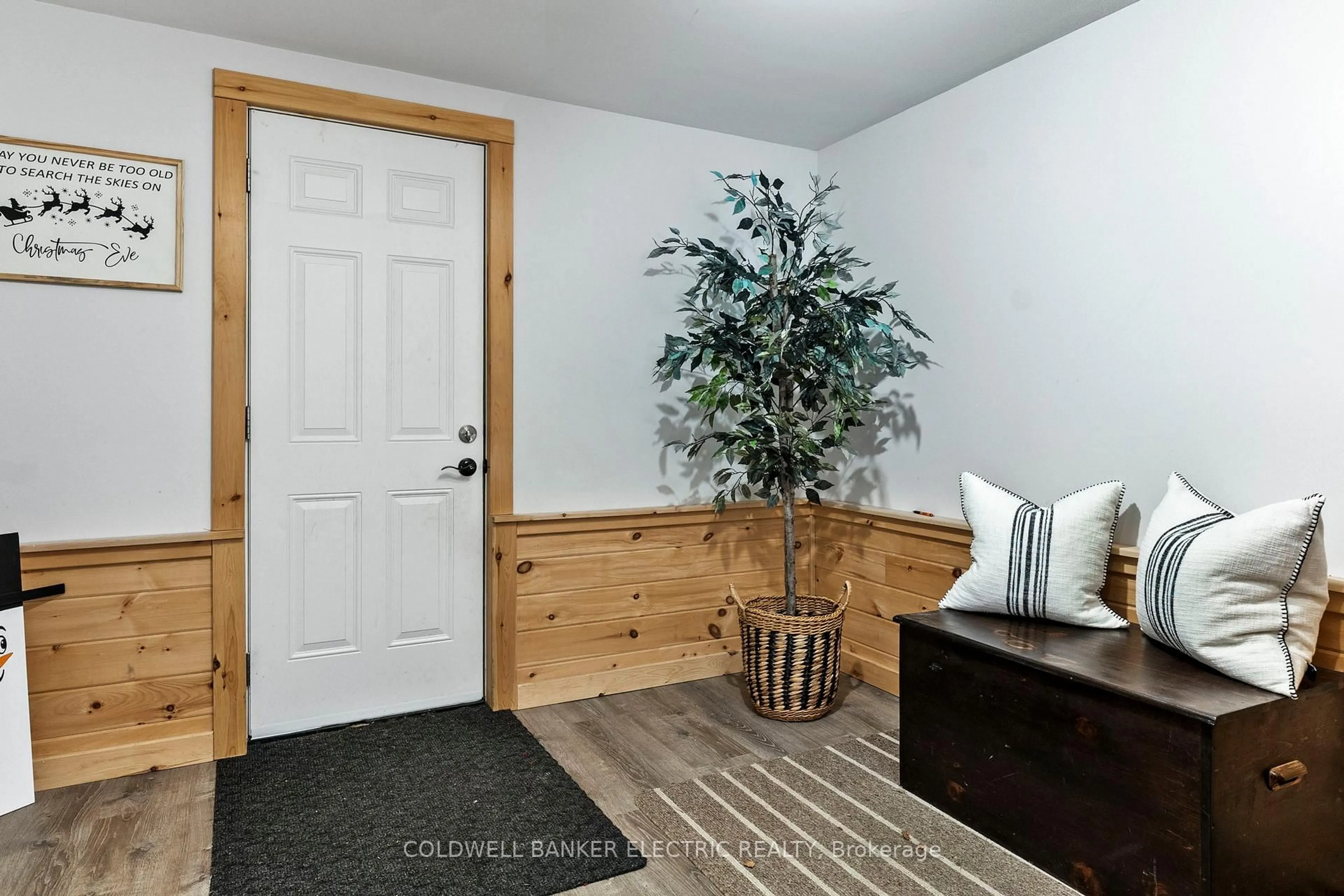 Indoor entryway for 58 River St, North Kawartha Ontario K0L 1A0