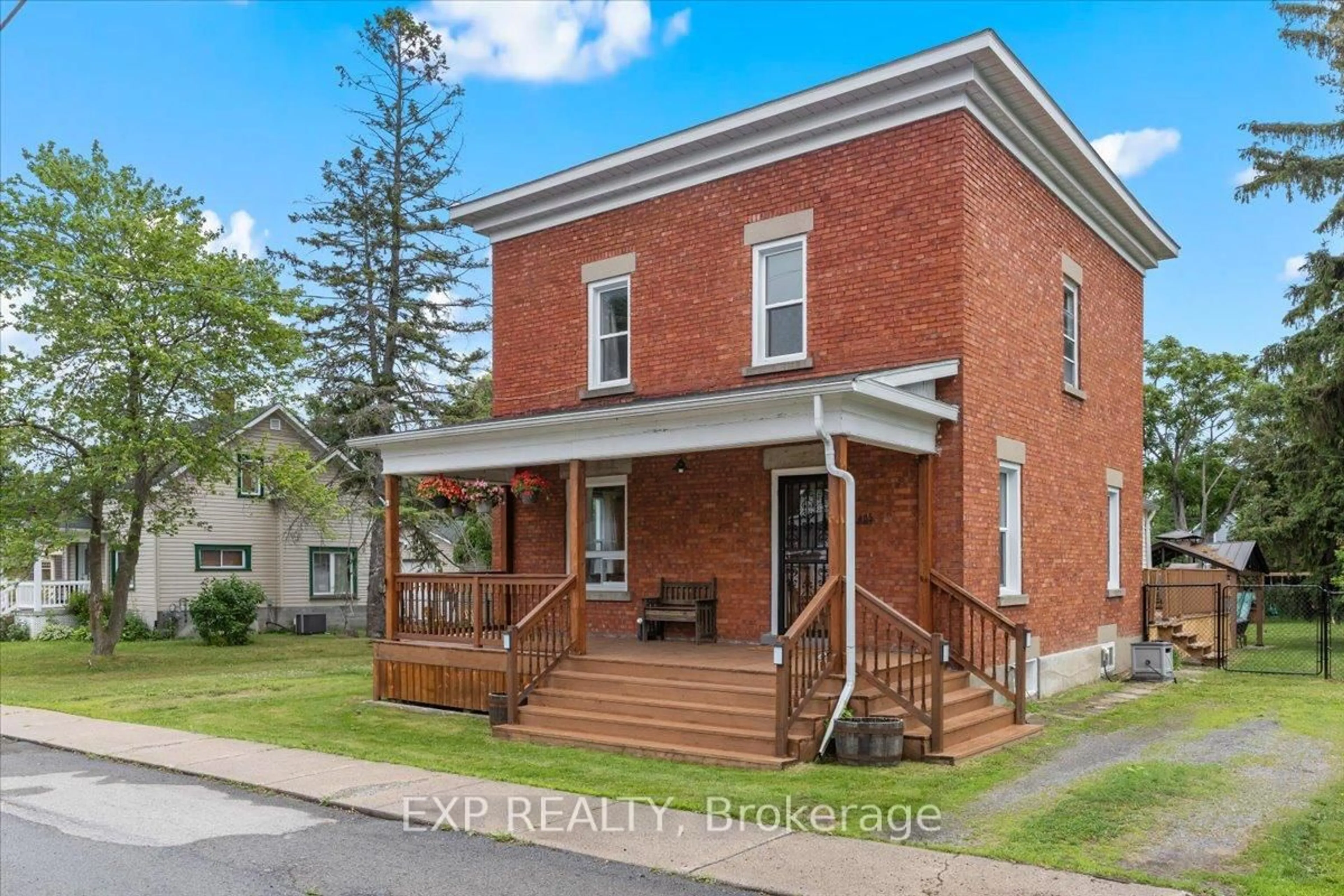 Home with brick exterior material, street for 485 Victoria St, North Dundas Ontario K0C 2K0