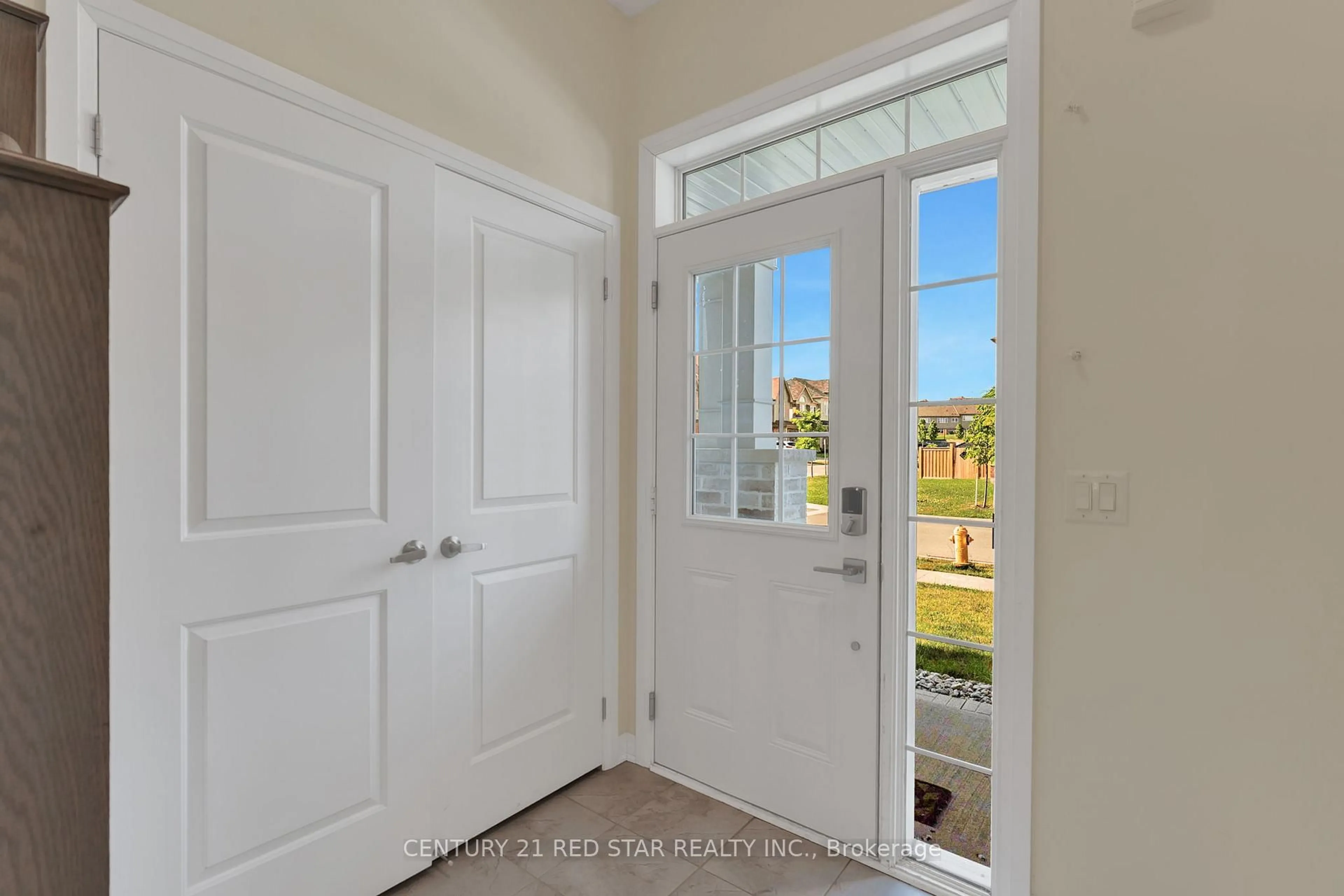 Indoor entryway for 4103 Canby St, Lincoln Ontario L3J 0R4