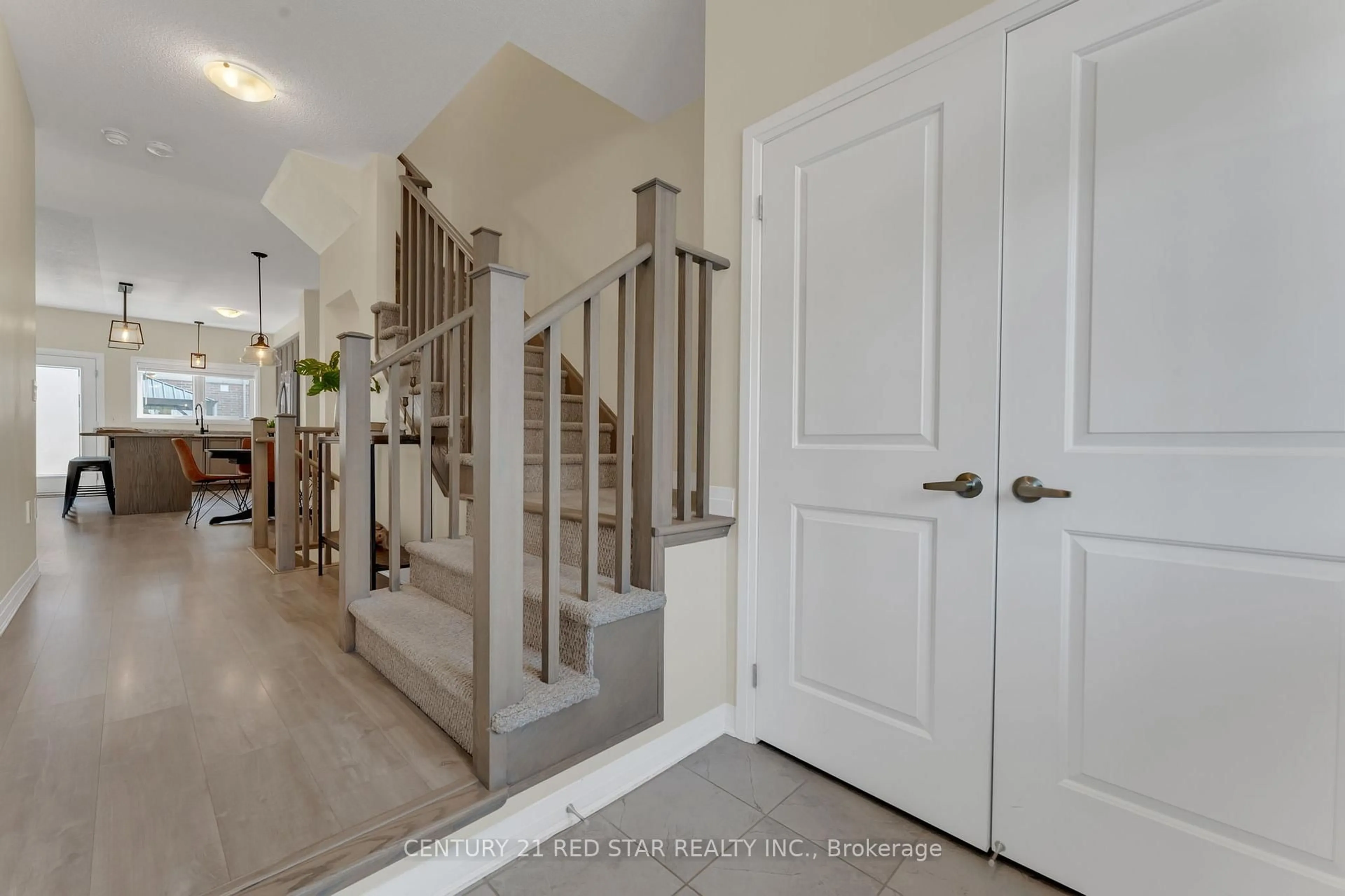 Indoor entryway for 4103 Canby St, Lincoln Ontario L3J 0R4