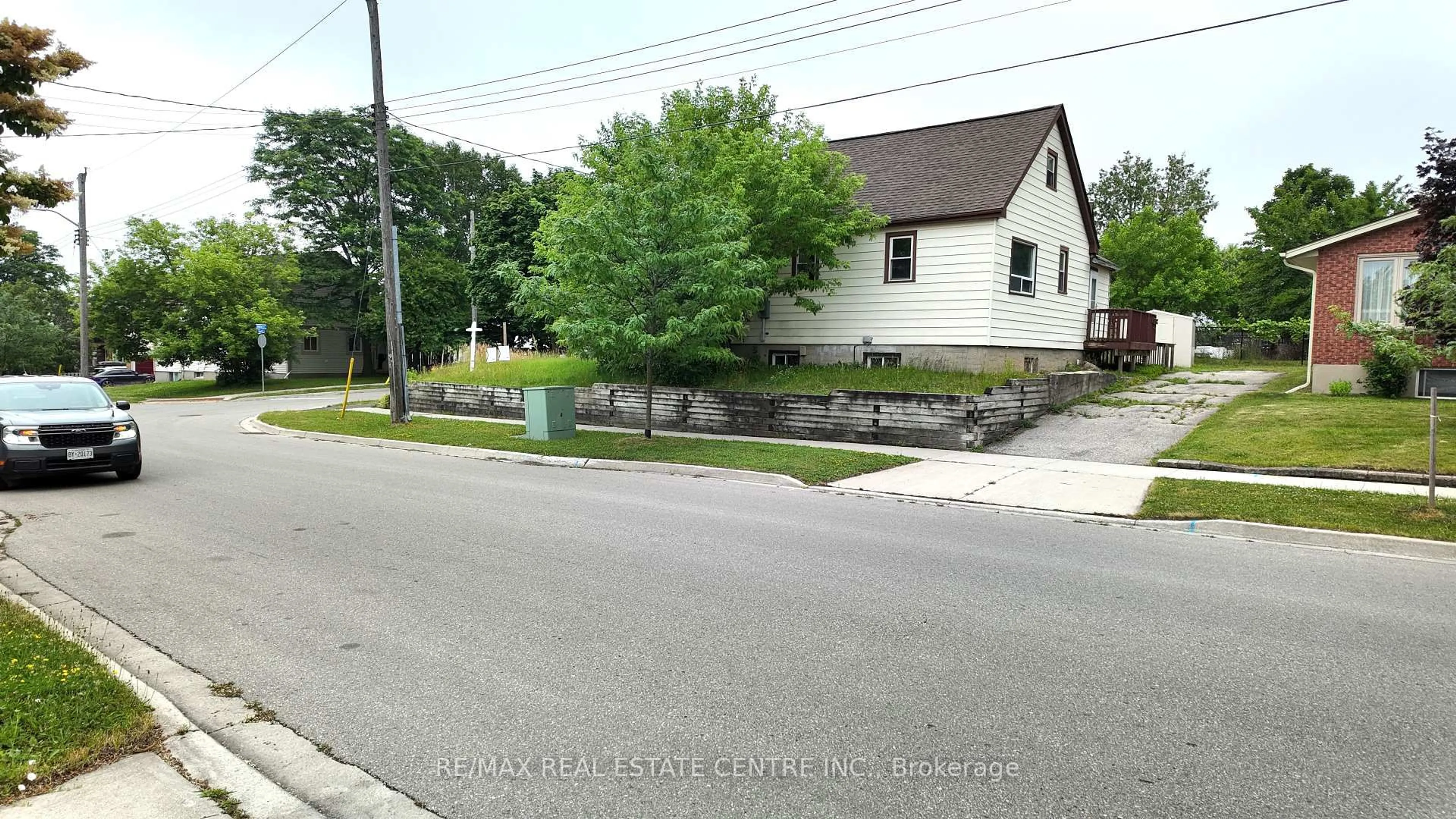 Unknown for 439 Alice Ave, Kitchener Ontario N2M 2A3