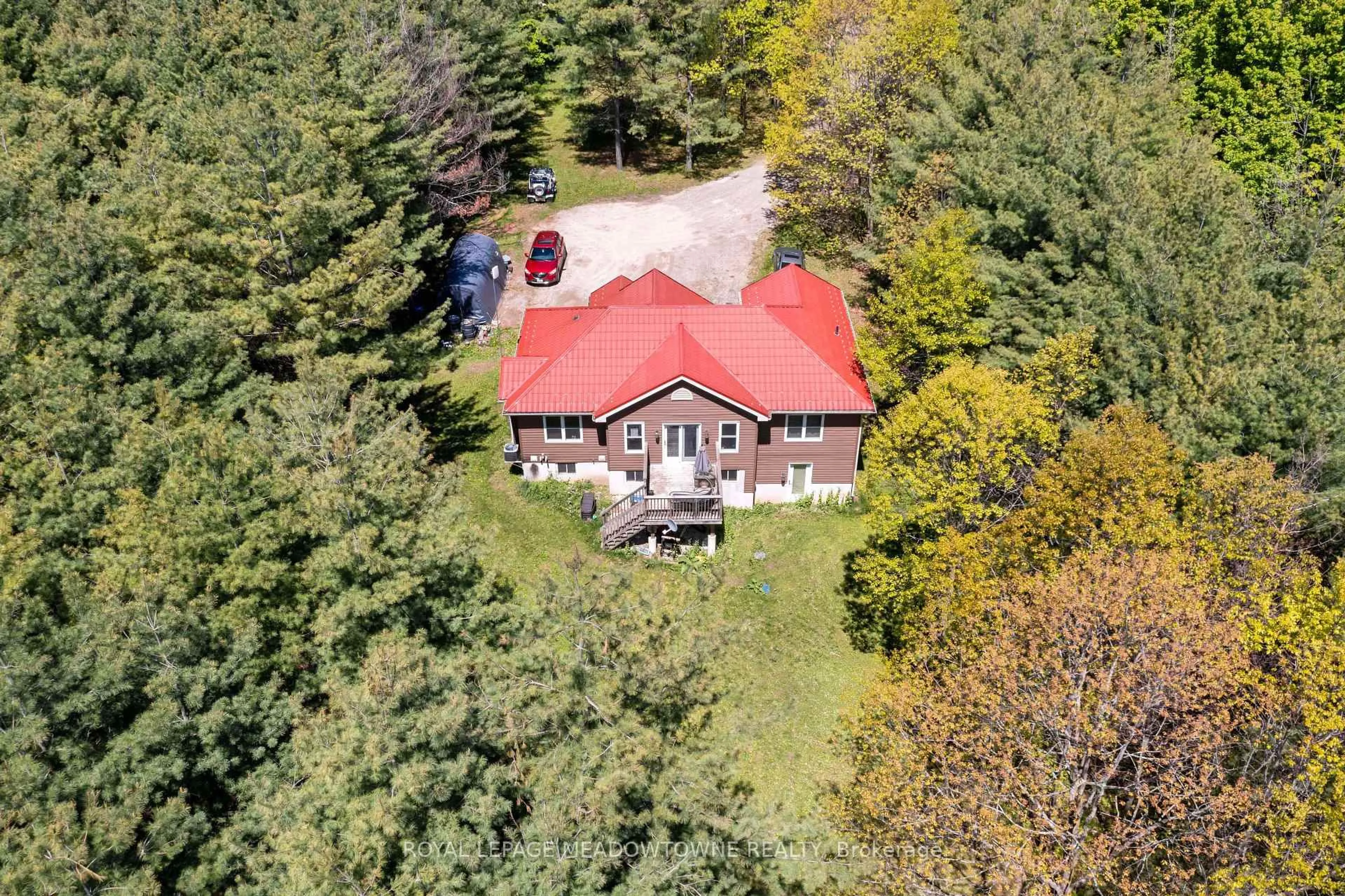 A pic from outside/outdoor area/front of a property/back of a property/a pic from drone, unknown for 9341 Sideroad 9, Erin Ontario L7J 2L8