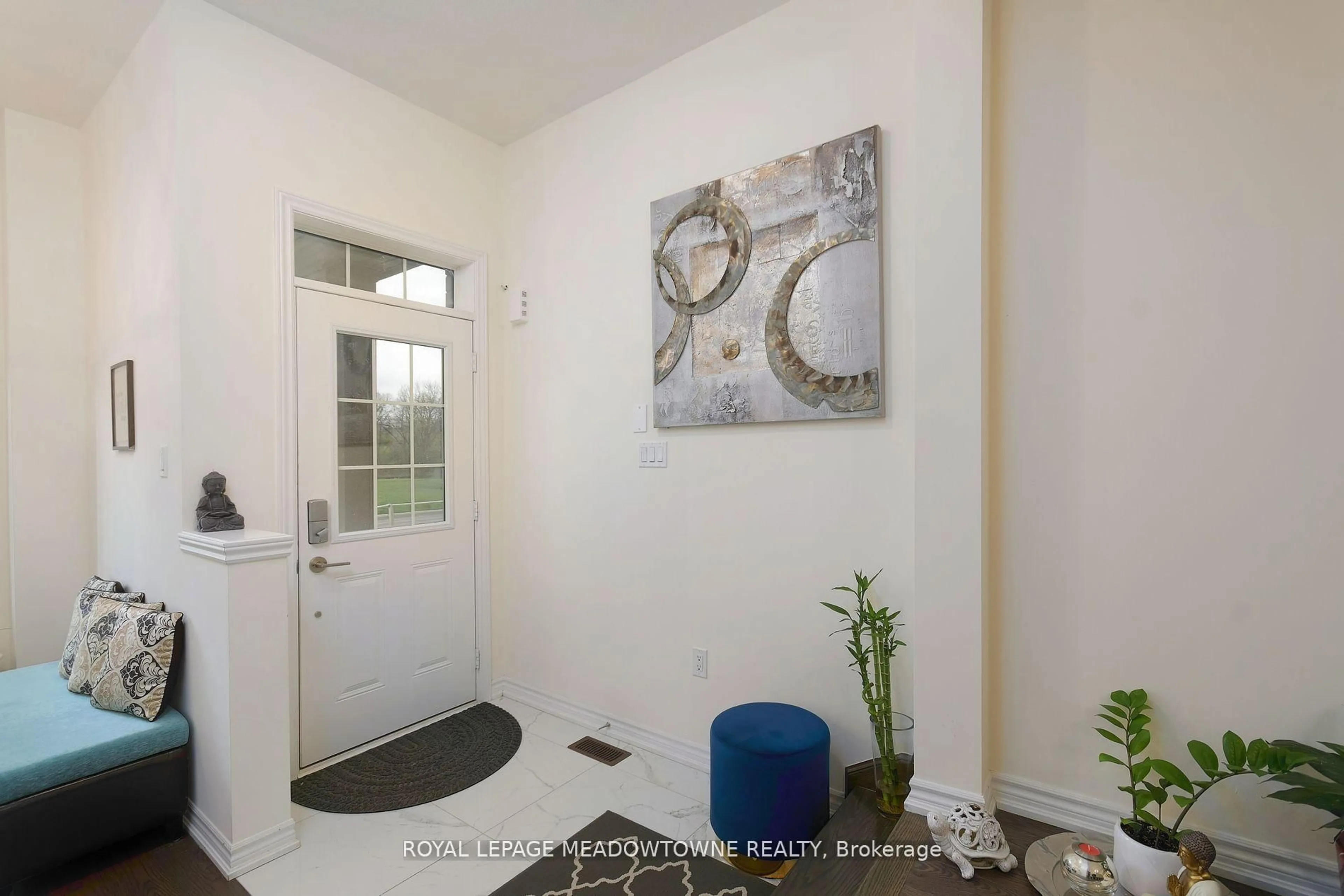 Indoor entryway for 70 Stauffer Rd, Brantford Ontario N3V 0B4