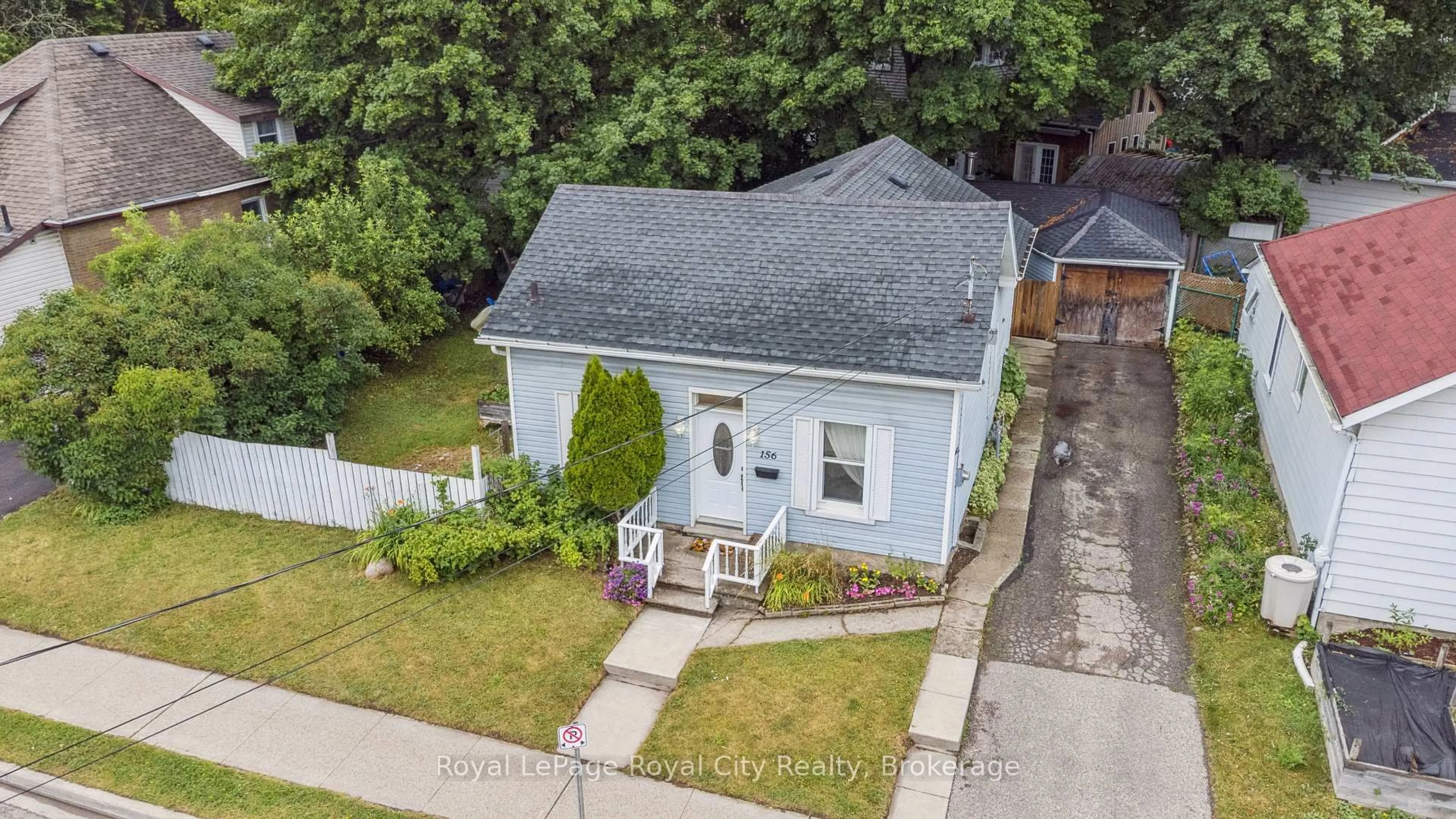 A pic from outside/outdoor area/front of a property/back of a property/a pic from drone, street for 156 York Rd, Guelph Ontario N1E 3E9