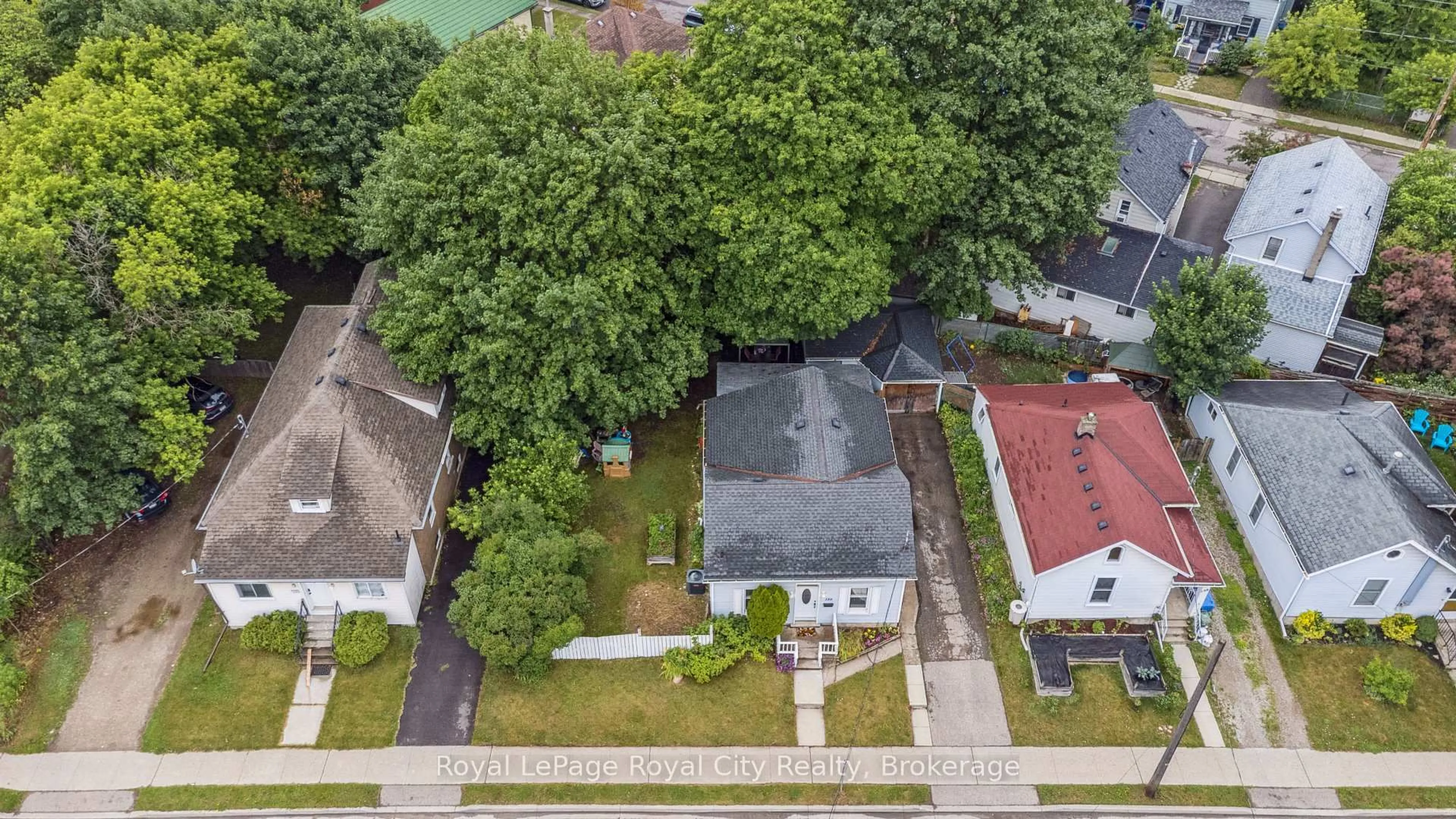 A pic from outside/outdoor area/front of a property/back of a property/a pic from drone, street for 156 York Rd, Guelph Ontario N1E 3E9