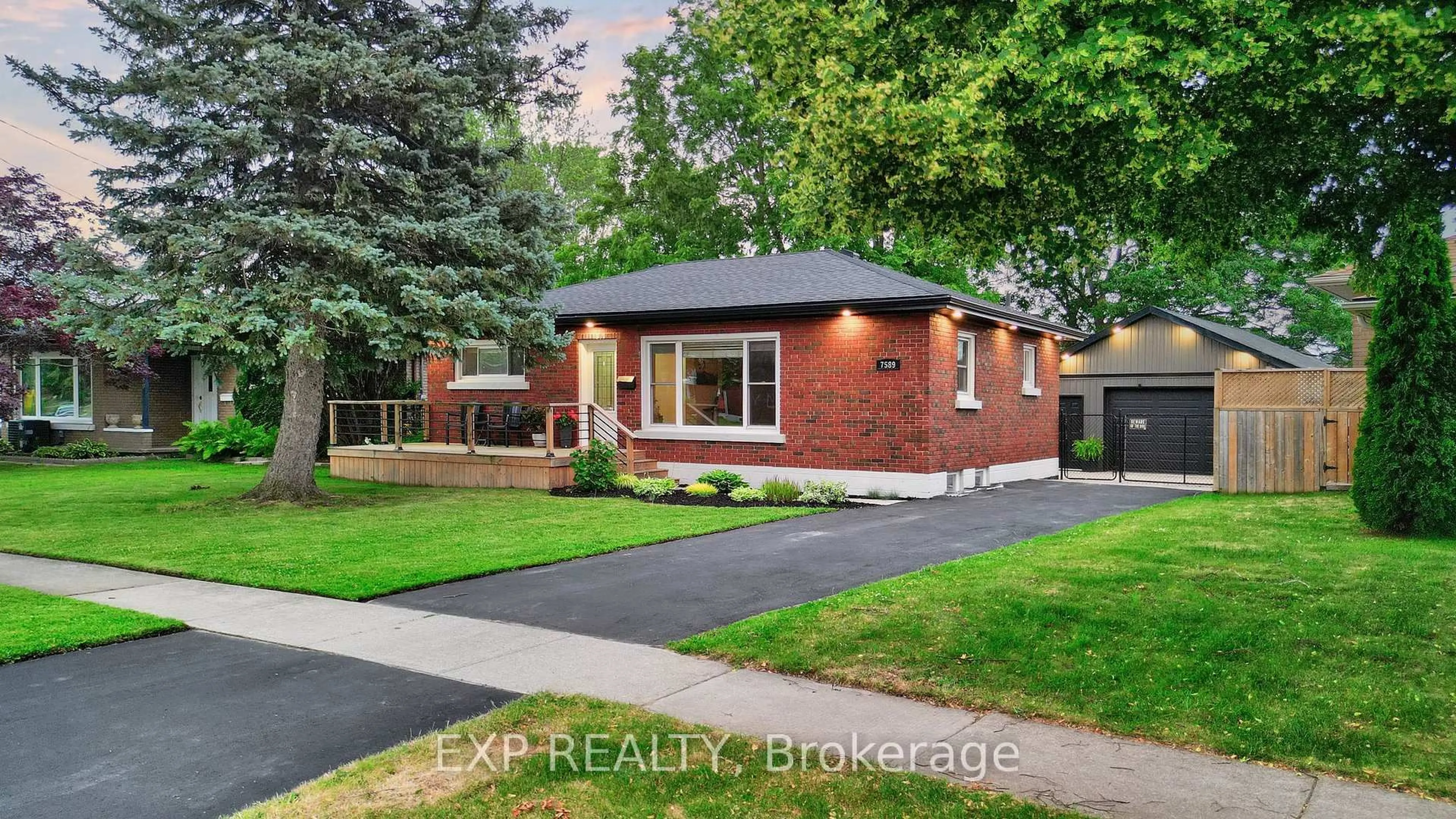Home with brick exterior material, street for 7589 Wilson Cres, Niagara Falls Ontario L2G 4S3