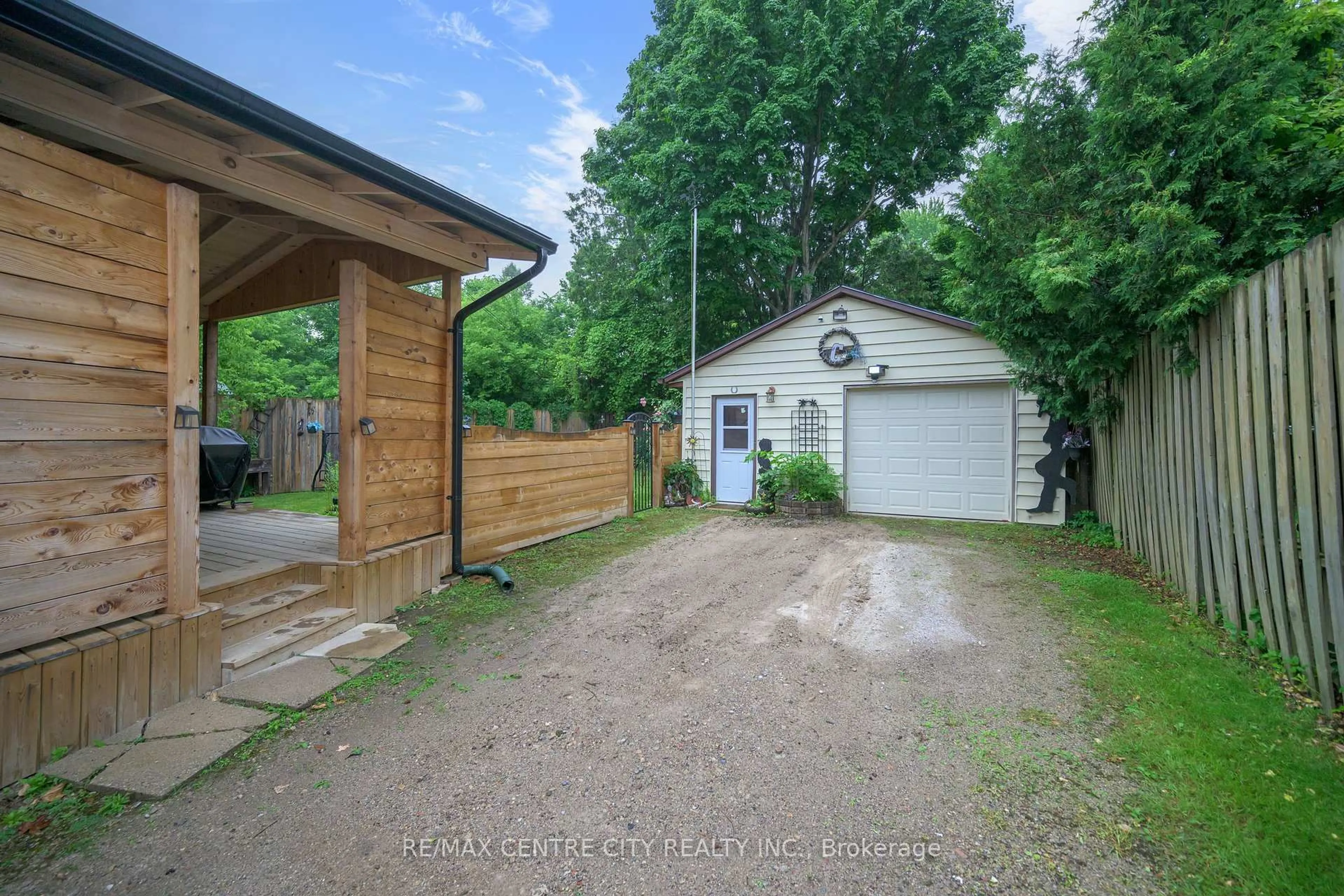 A pic from outside/outdoor area/front of a property/back of a property/a pic from drone, street for 99 Wilson Ave, London North Ontario N6H 1X8
