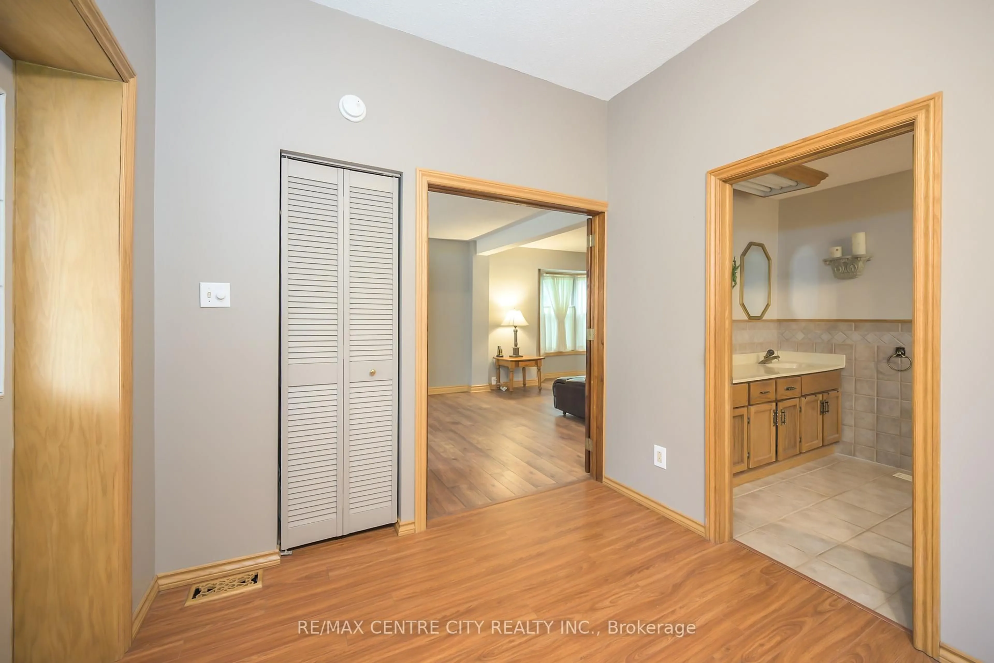 Indoor entryway for 99 Wilson Ave, London North Ontario N6H 1X8