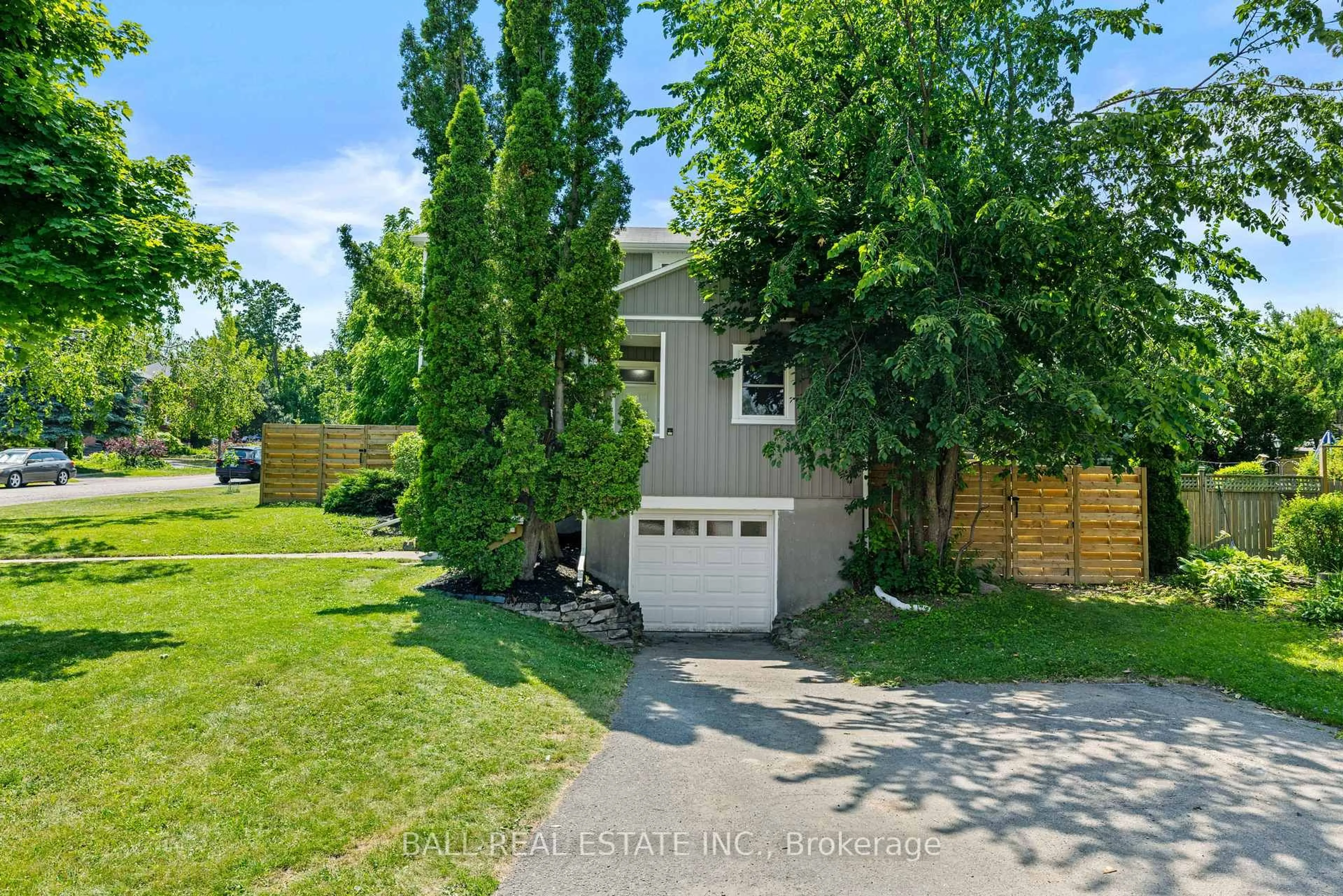 A pic from outside/outdoor area/front of a property/back of a property/a pic from drone, street for 10 Anne St, Peterborough Central Ontario K9J 4S5
