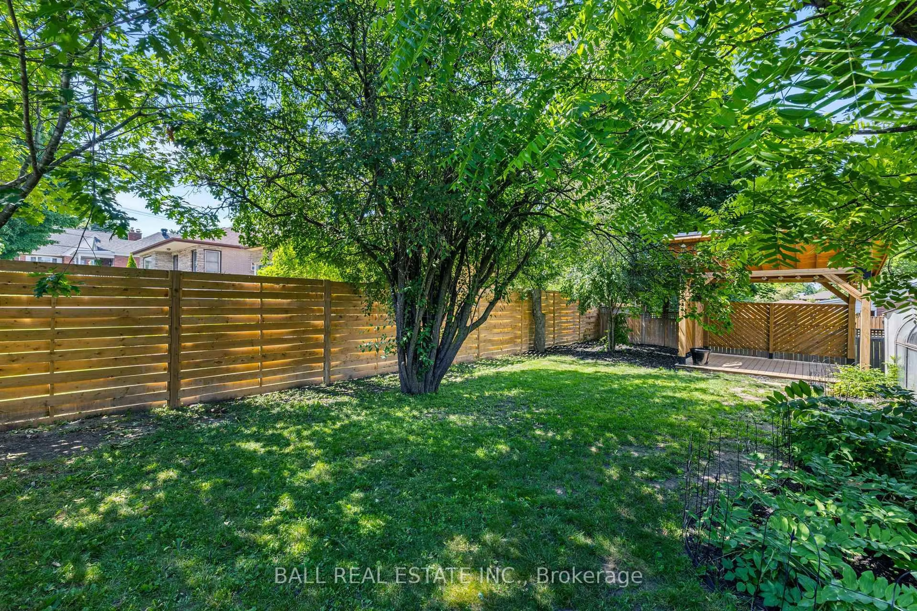 Patio, street for 10 Anne St, Peterborough Central Ontario K9J 4S5