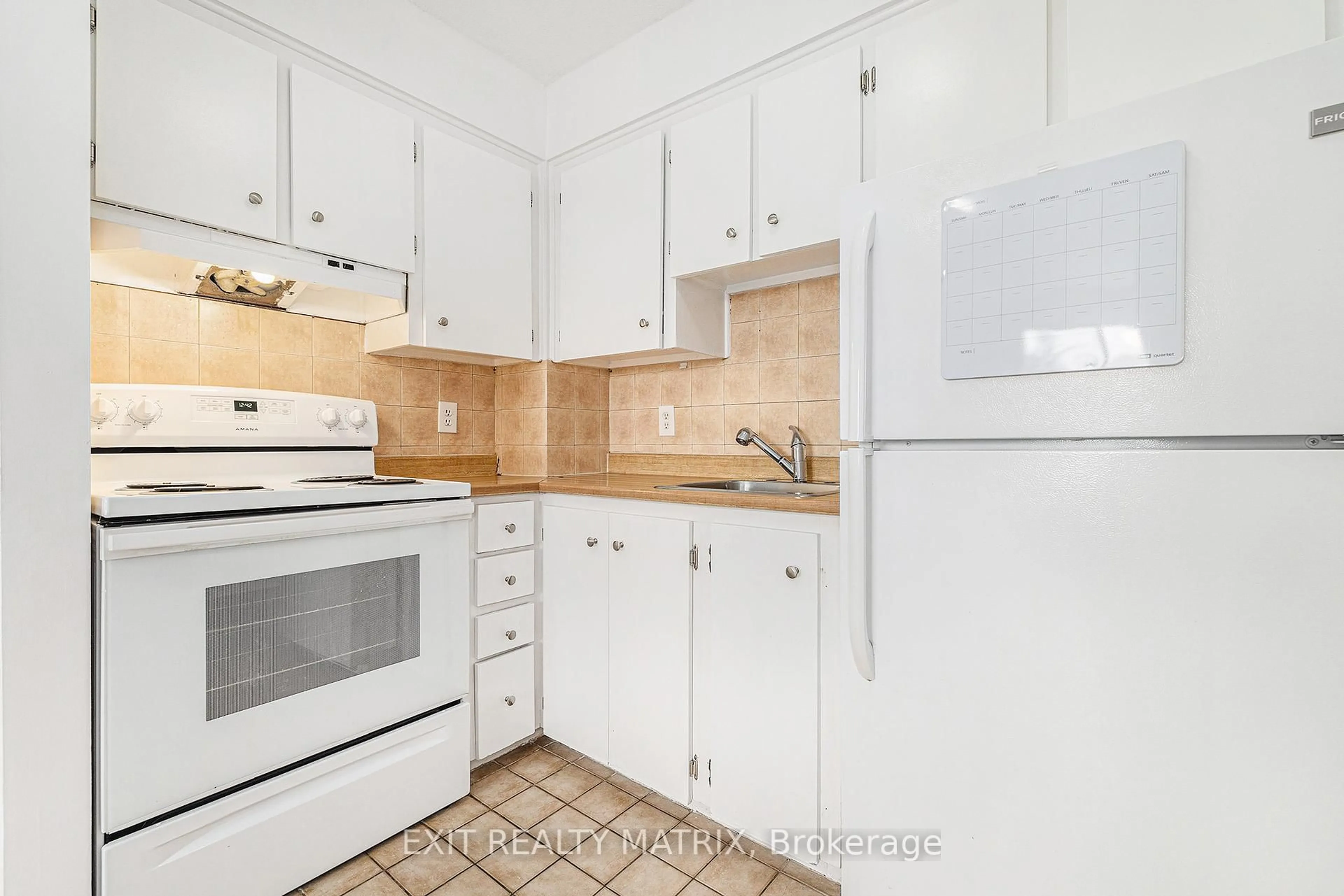 Standard kitchen, unknown for 2041 Arrowsmith Dr #403C, Ottawa Ontario K1J 7V7