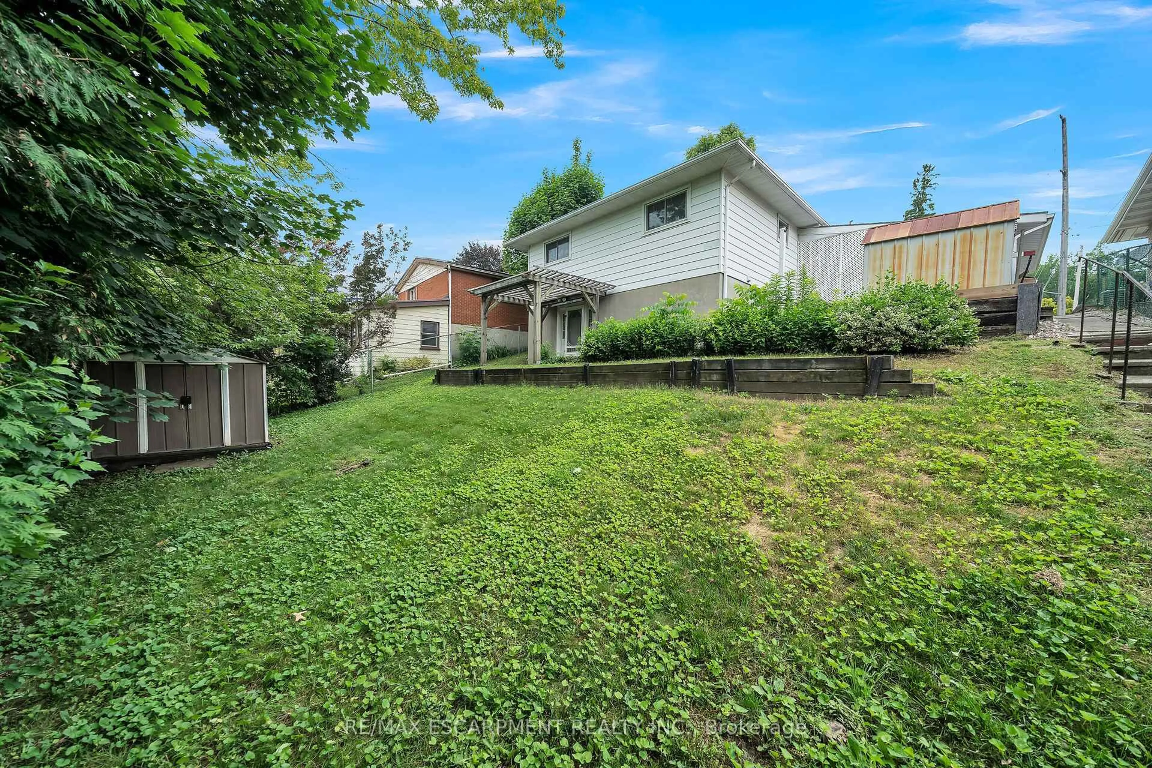 A pic from outside/outdoor area/front of a property/back of a property/a pic from drone, street for 150 Victoria St, Norfolk Ontario N3Y 1L8