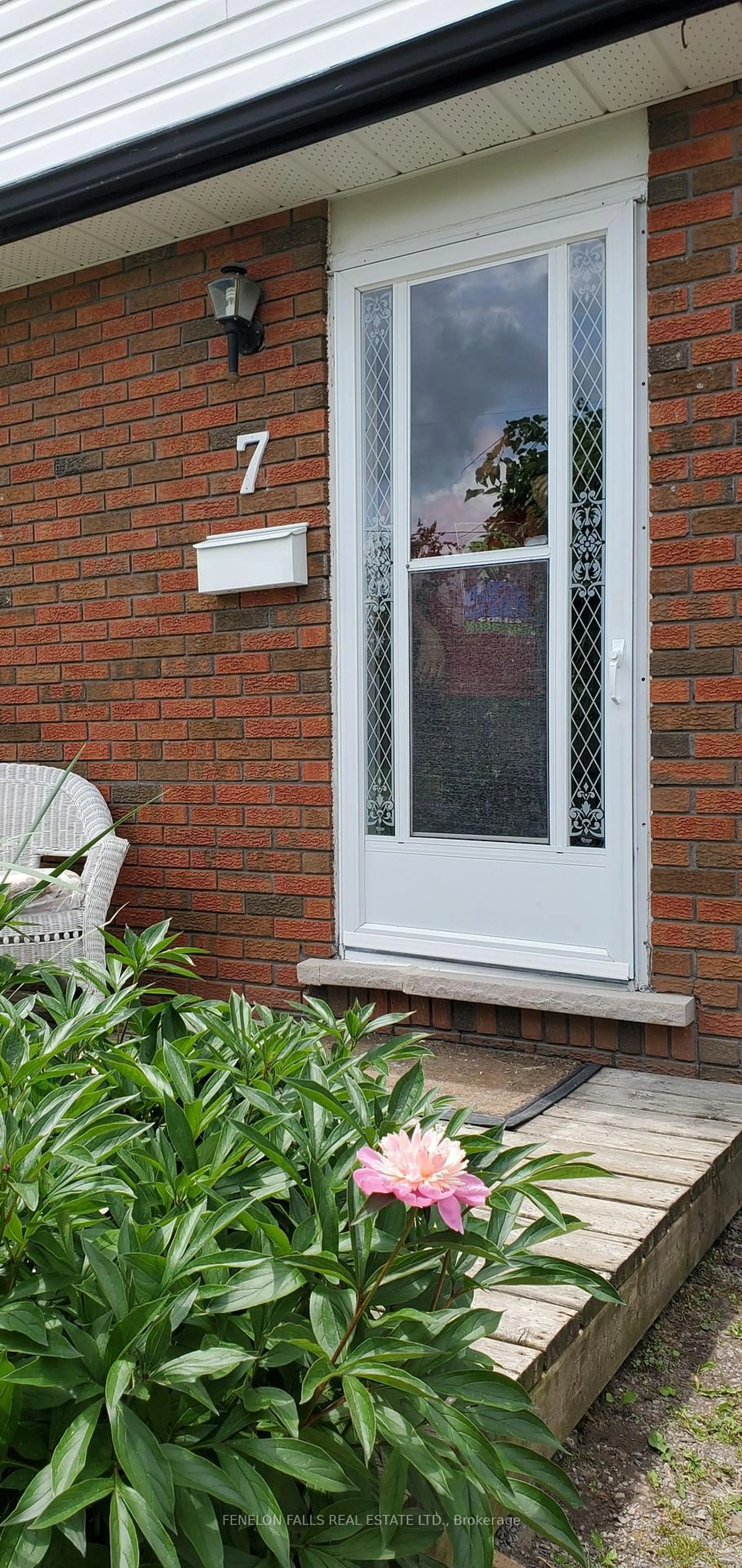 Home with brick exterior material, street for 7 James St, Kawartha Lakes Ontario K9V 3B3