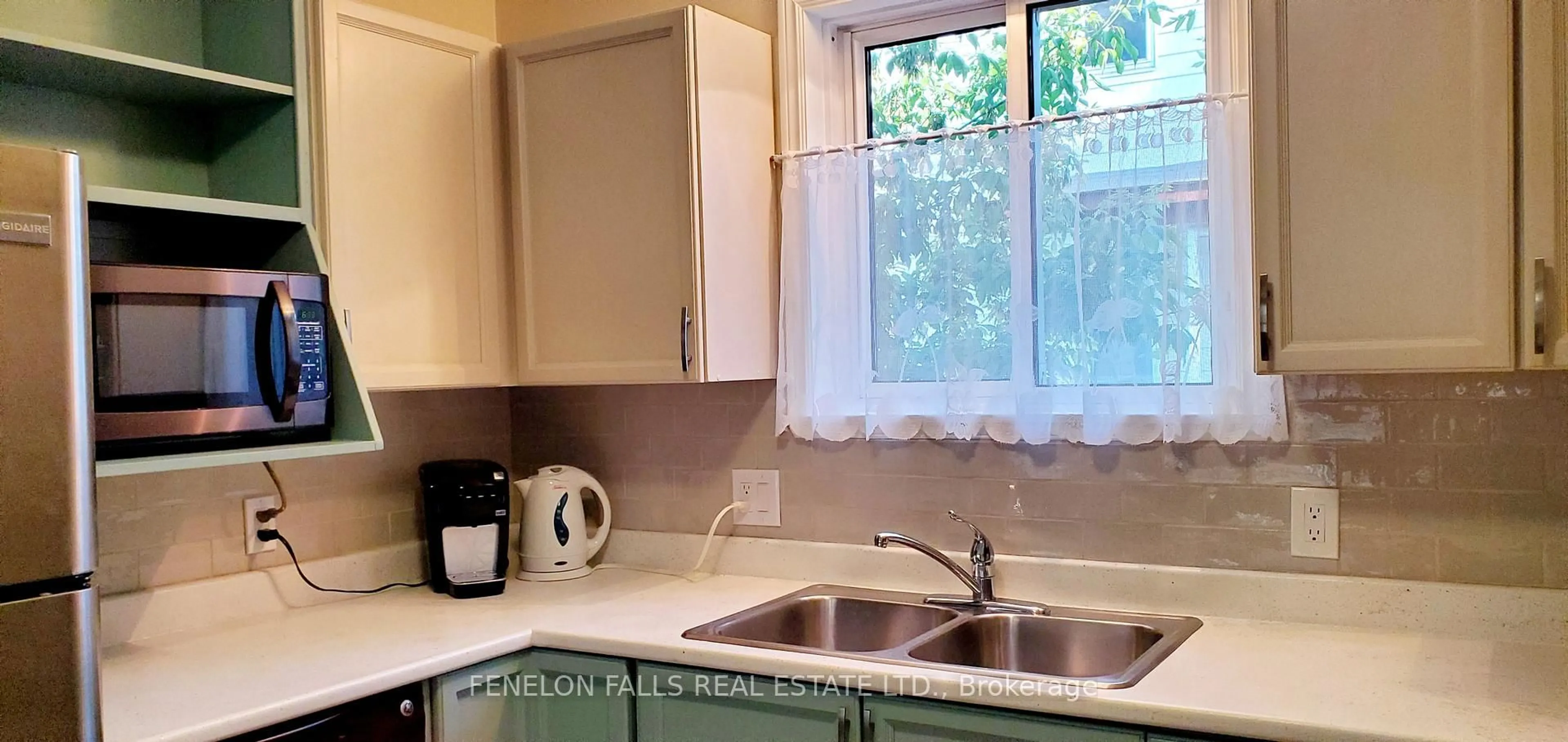 Standard kitchen, ceramic/tile floor for 7 James St, Kawartha Lakes Ontario K9V 3B3