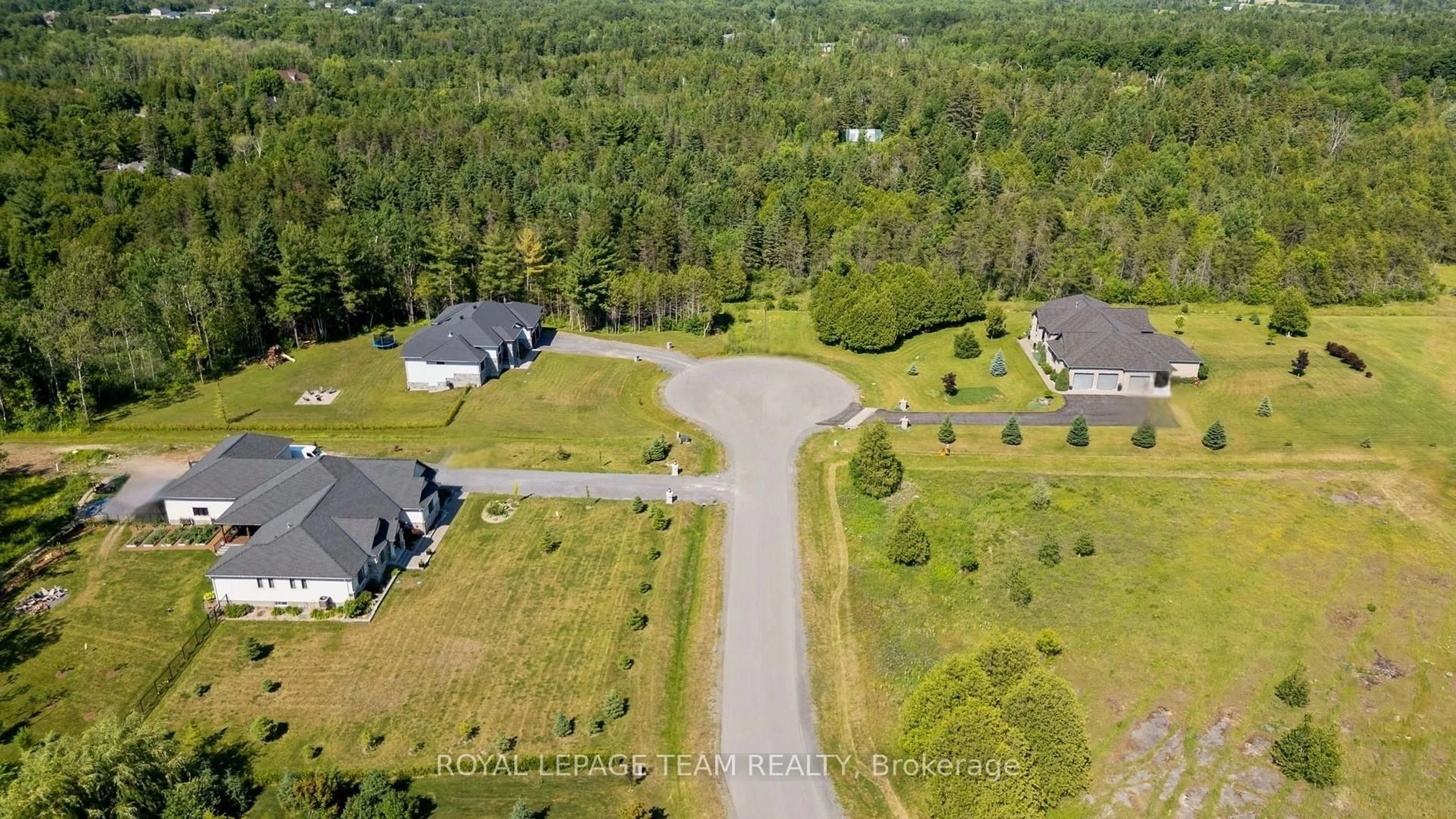A pic from outside/outdoor area/front of a property/back of a property/a pic from drone, street for 216 Shamus Way, Carp Ontario K0A 1L0