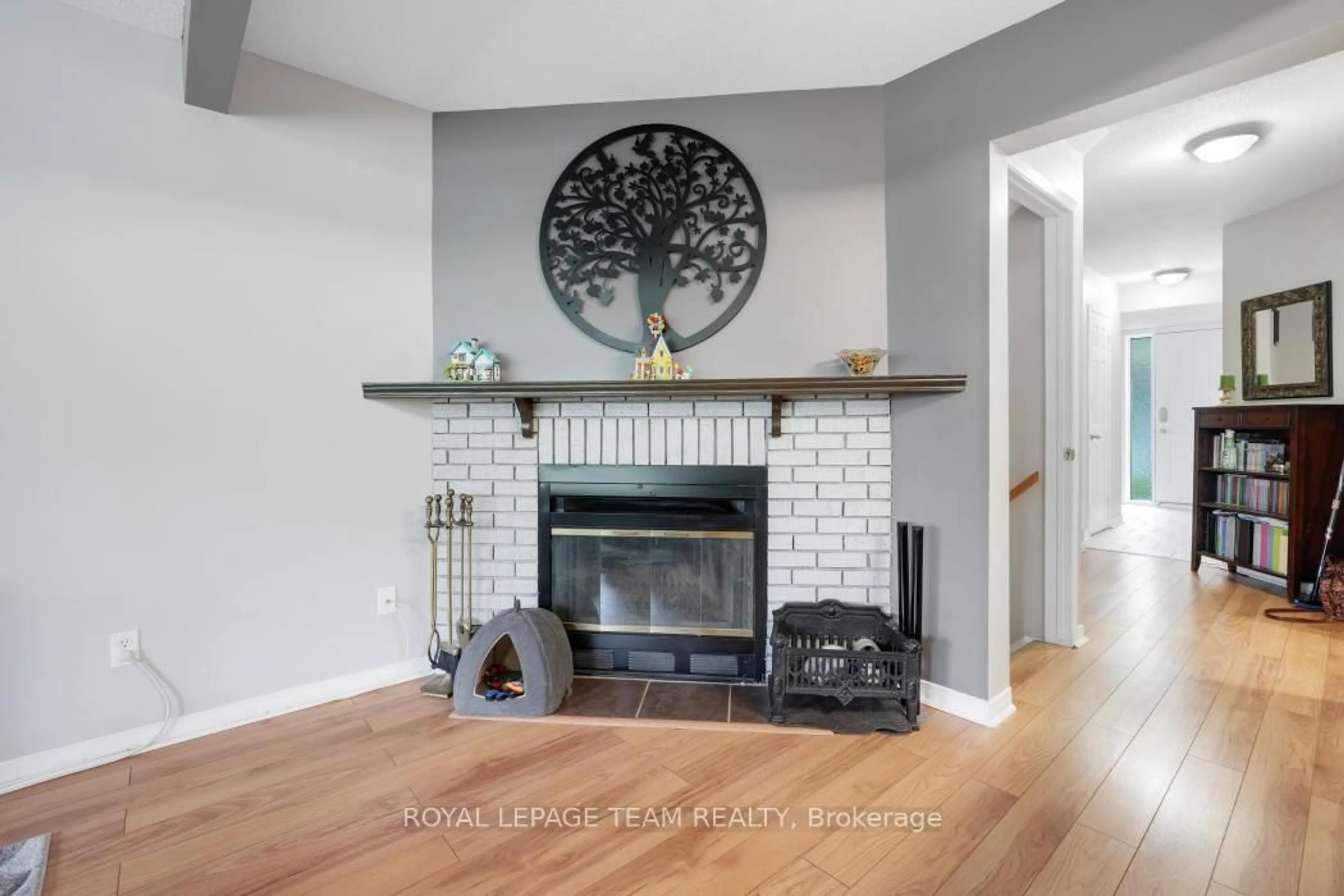 Living room with furniture, unknown for 50 Hummingbird Cres, Ottawa Ontario K2J 3A4
