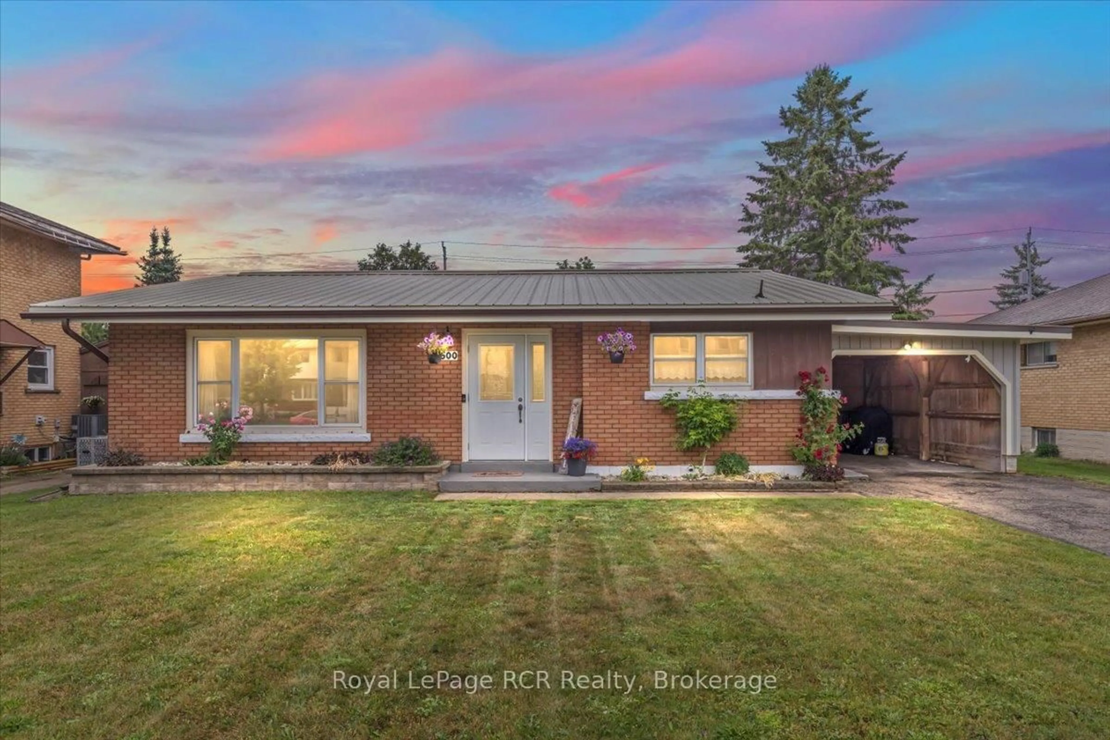 Home with brick exterior material, street for 500 14th St, Hanover Ontario N4N 1Z9