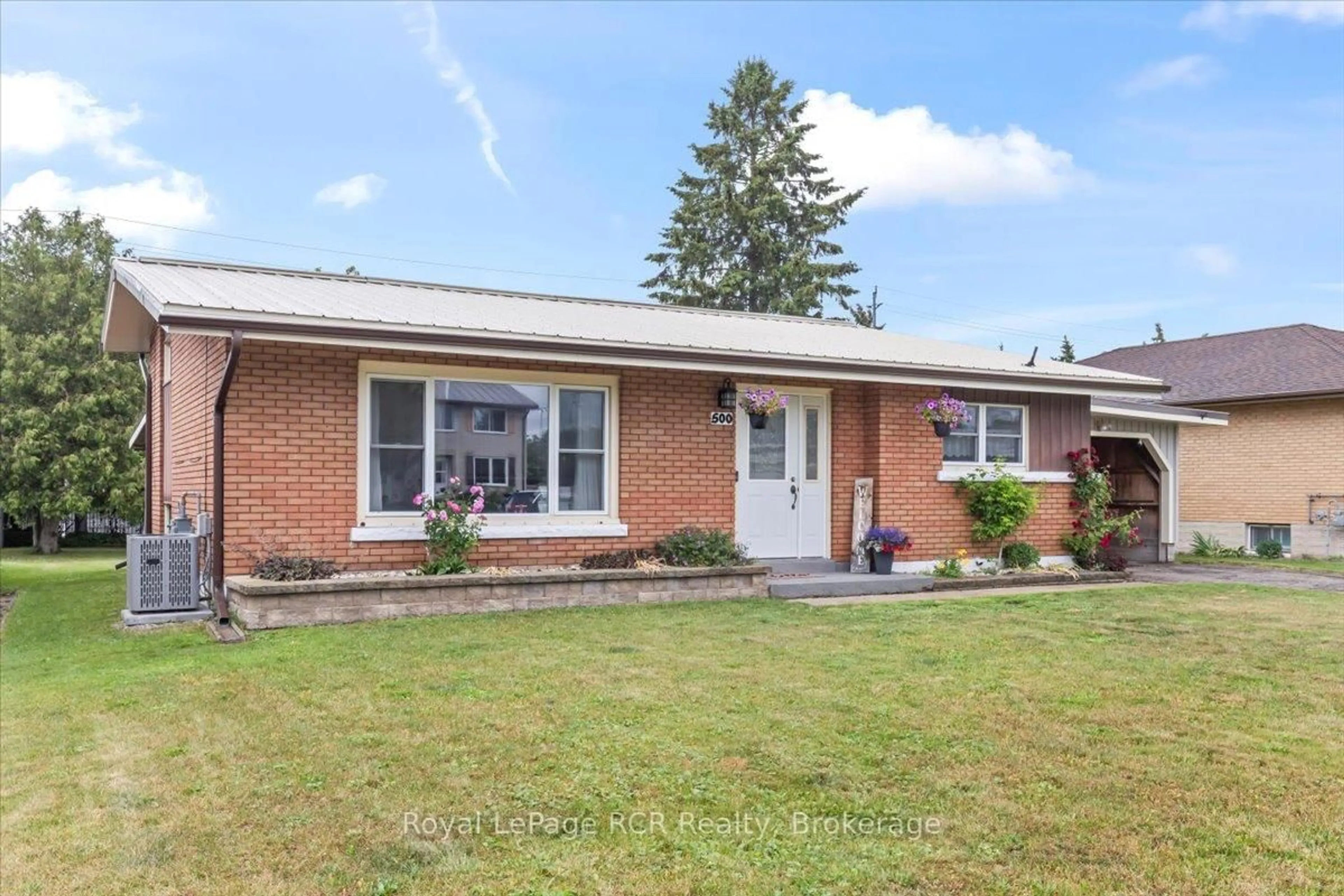 Home with brick exterior material, street for 500 14th St, Hanover Ontario N4N 1Z9