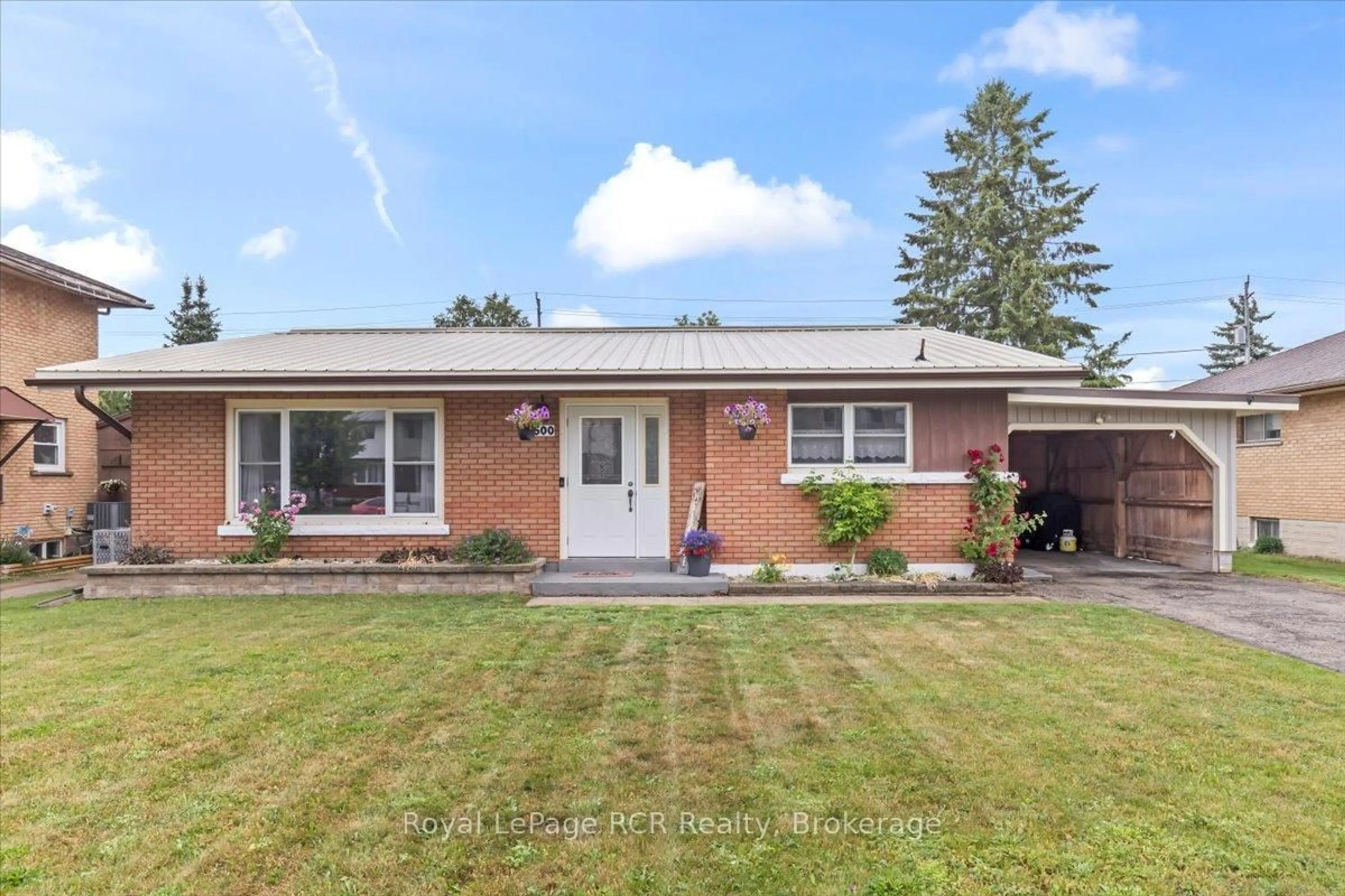 Home with brick exterior material, street for 500 14th St, Hanover Ontario N4N 1Z9