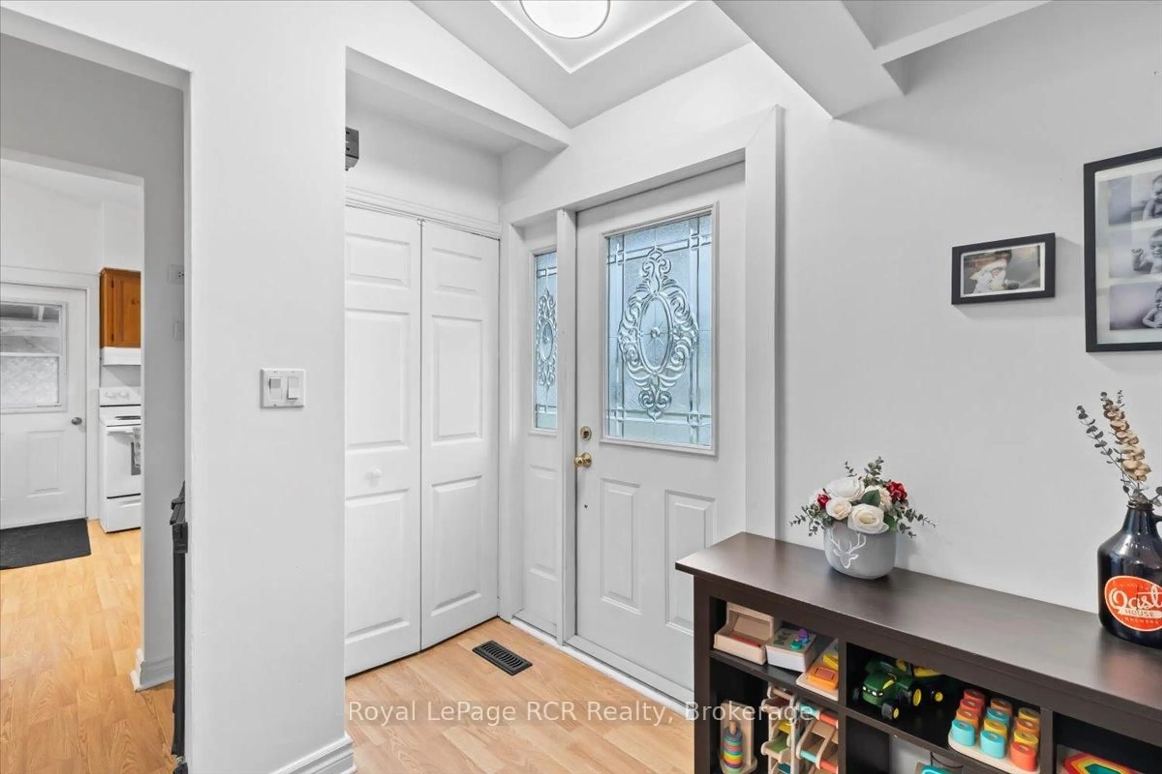 Indoor entryway for 500 14th St, Hanover Ontario N4N 1Z9