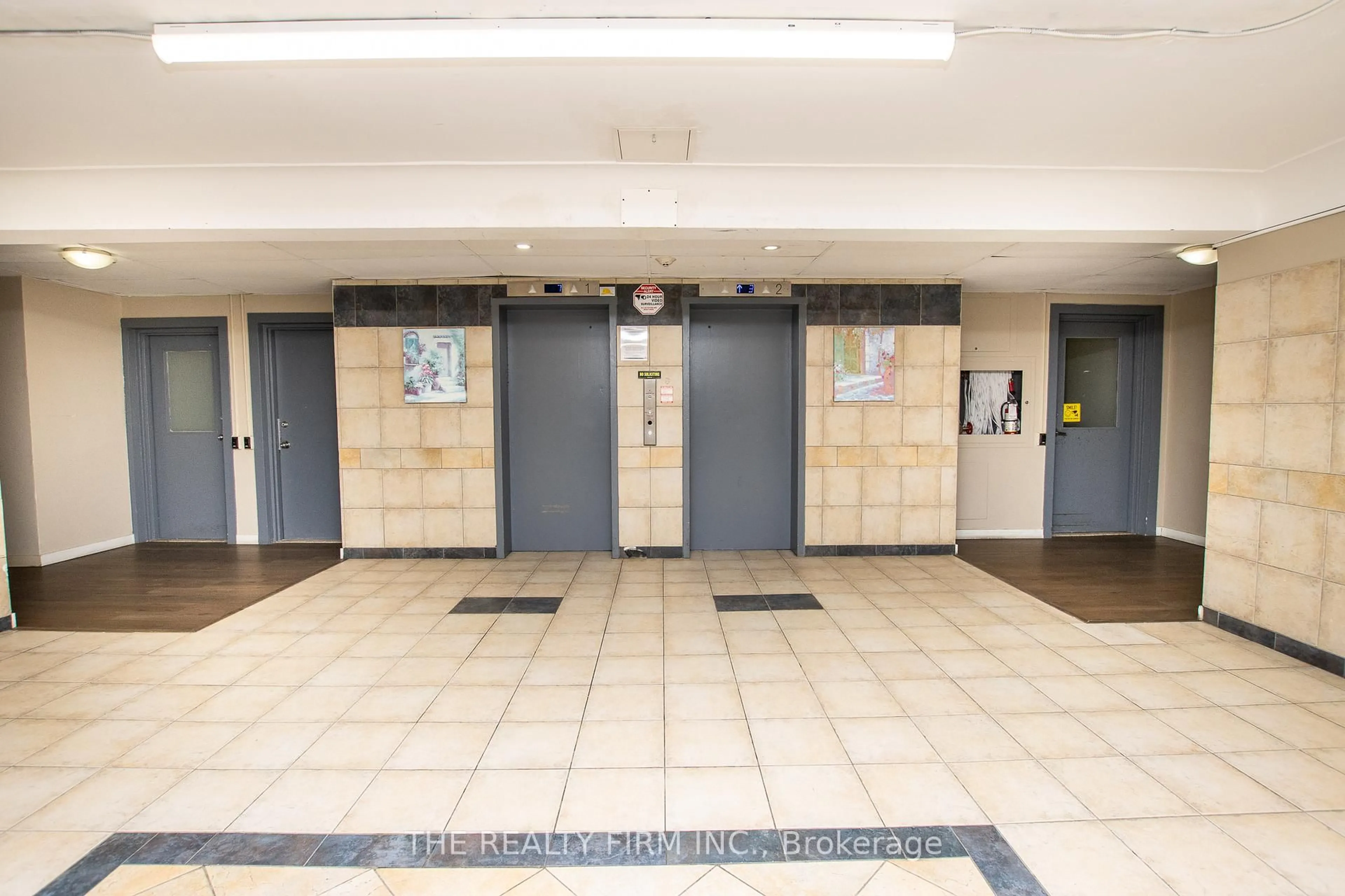 Indoor foyer for 583 Mornington Ave #602, London East Ontario N5Y 3E9