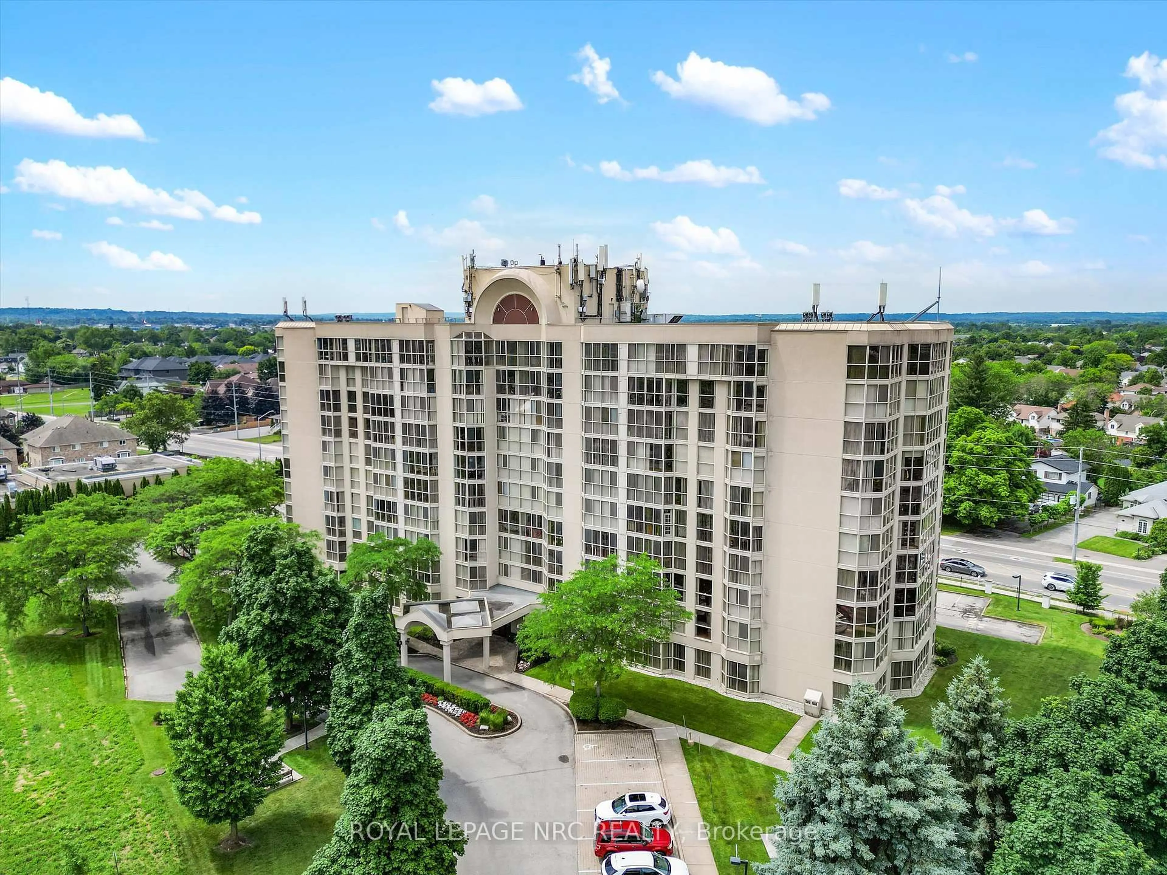 A pic from outside/outdoor area/front of a property/back of a property/a pic from drone, city buildings view from balcony for 162 Martindale Rd #804, St. Catharines Ontario L2S 3S4