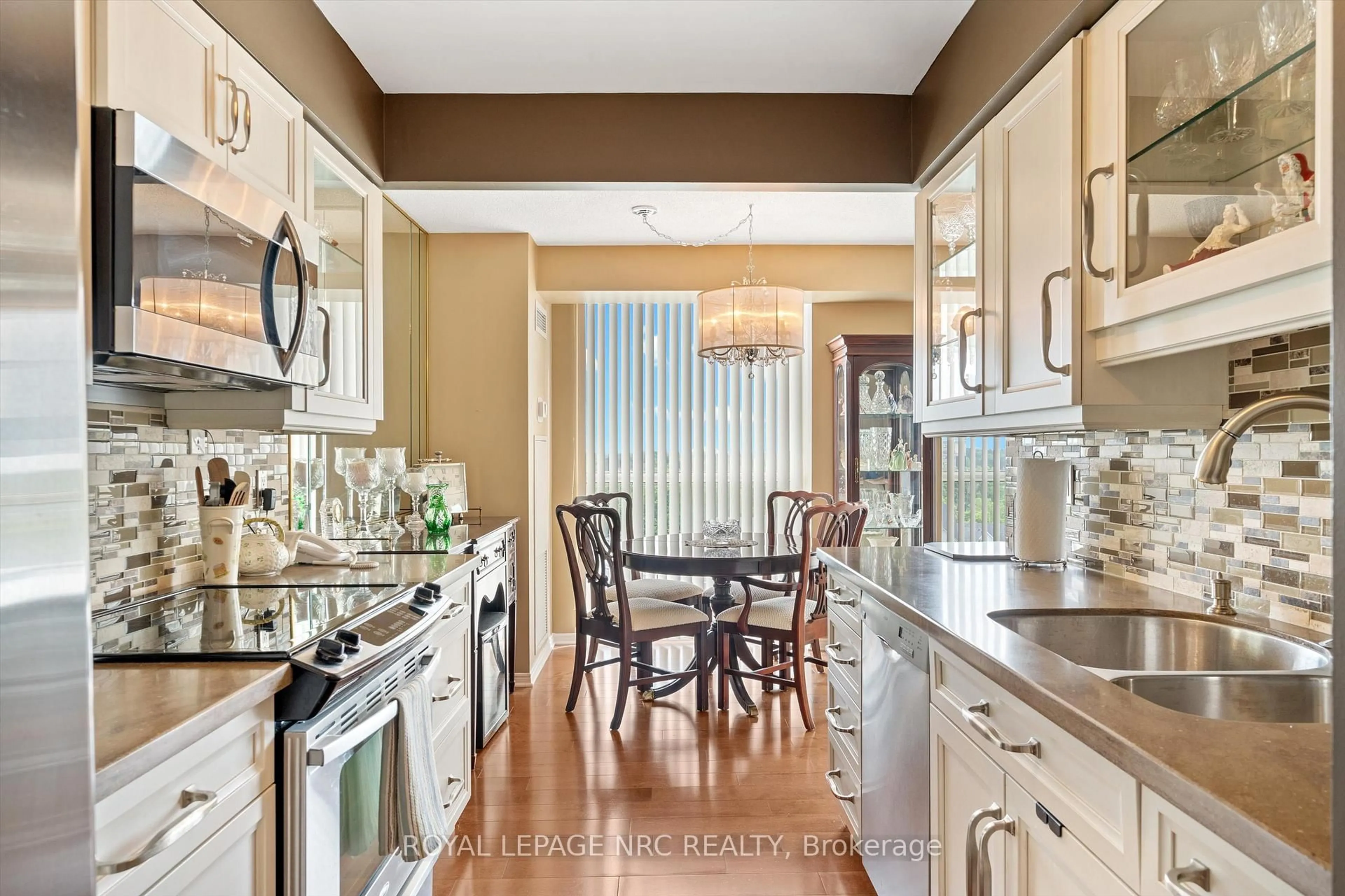 Open concept kitchen, ceramic/tile floor for 162 Martindale Rd #804, St. Catharines Ontario L2S 3S4