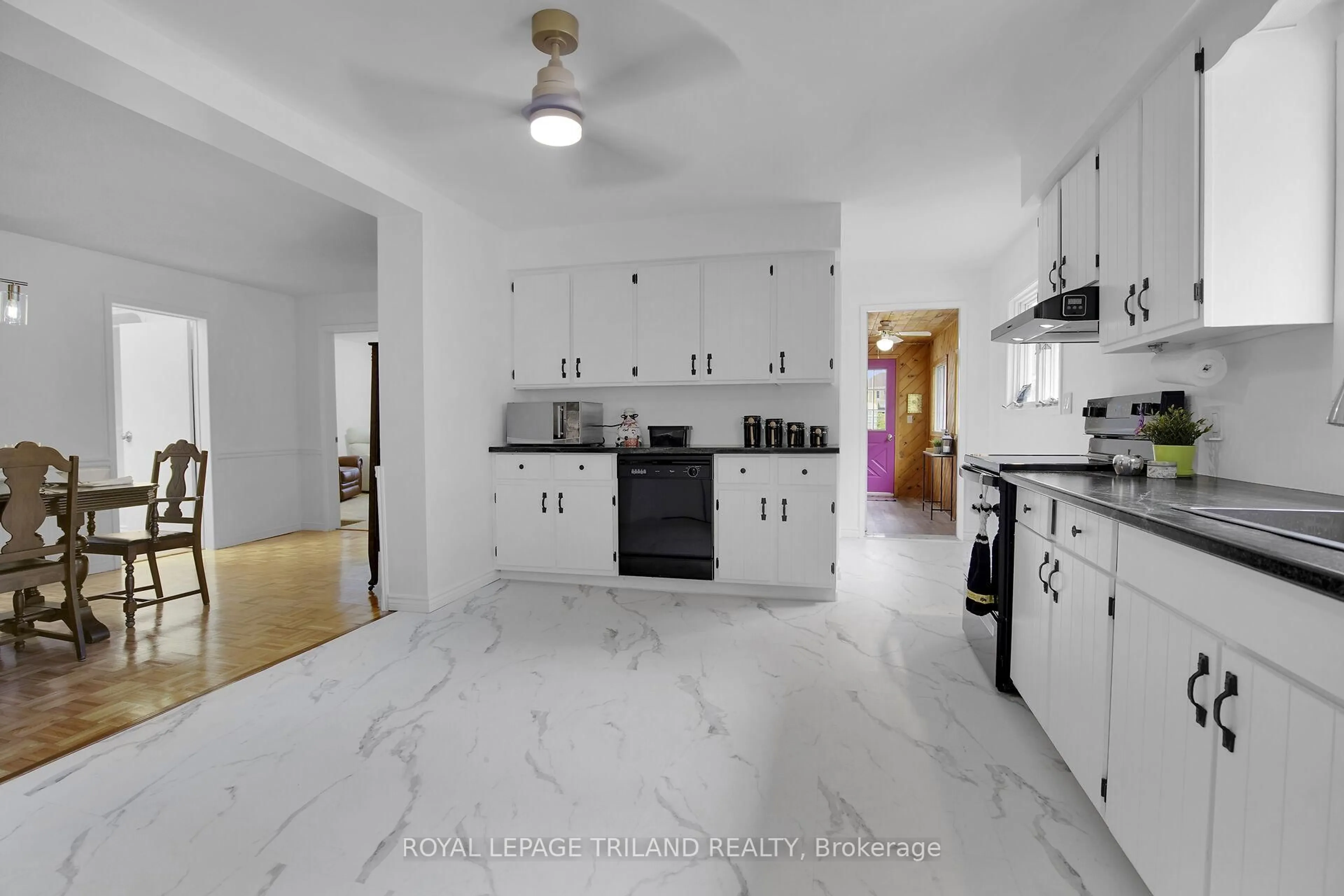 Open concept kitchen, ceramic/tile floor for 209 Water St, Lucan Biddulph Ontario N0M 2J0