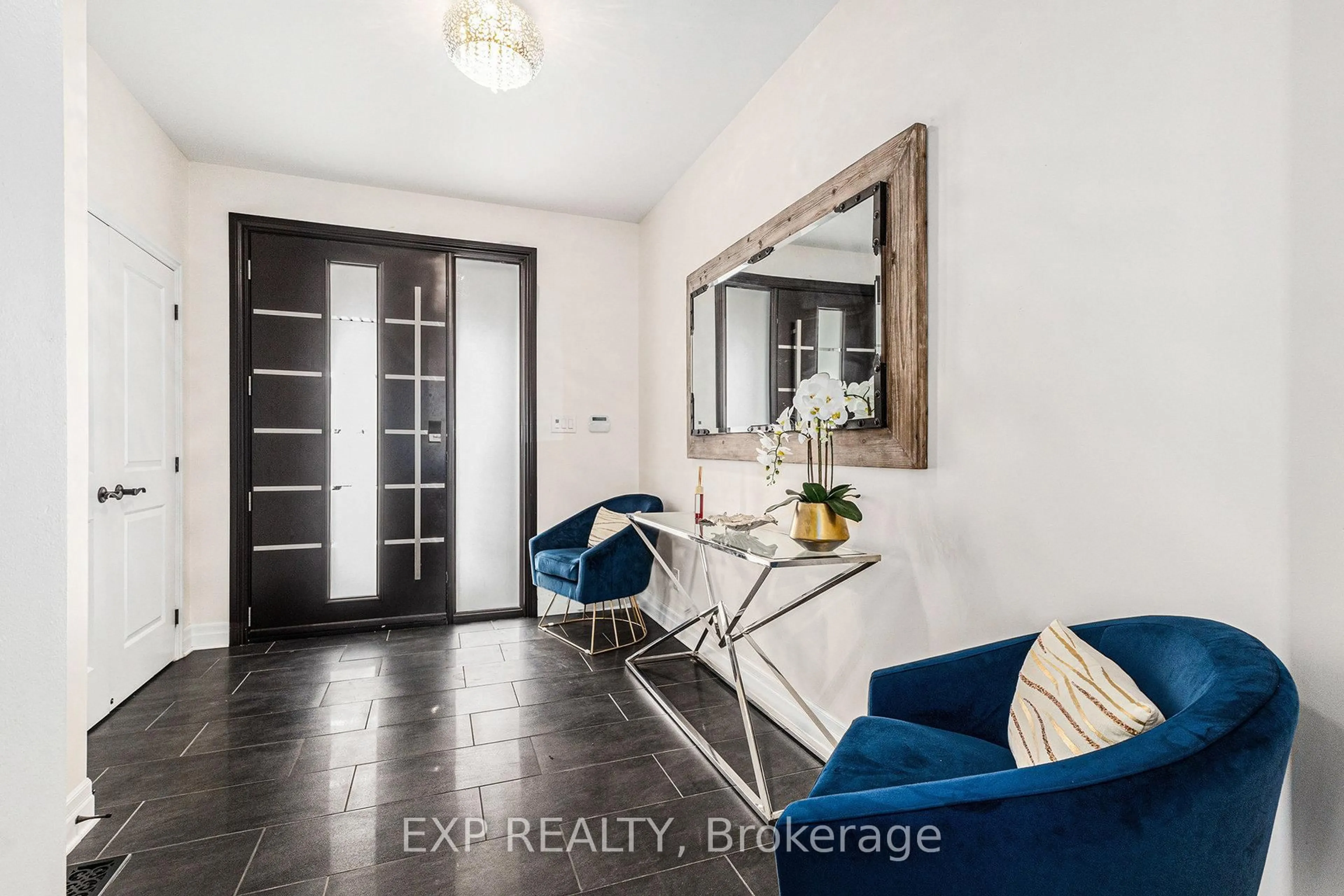 Indoor entryway for 182 Sunita Cres, Ottawa Ontario K2J 5S8