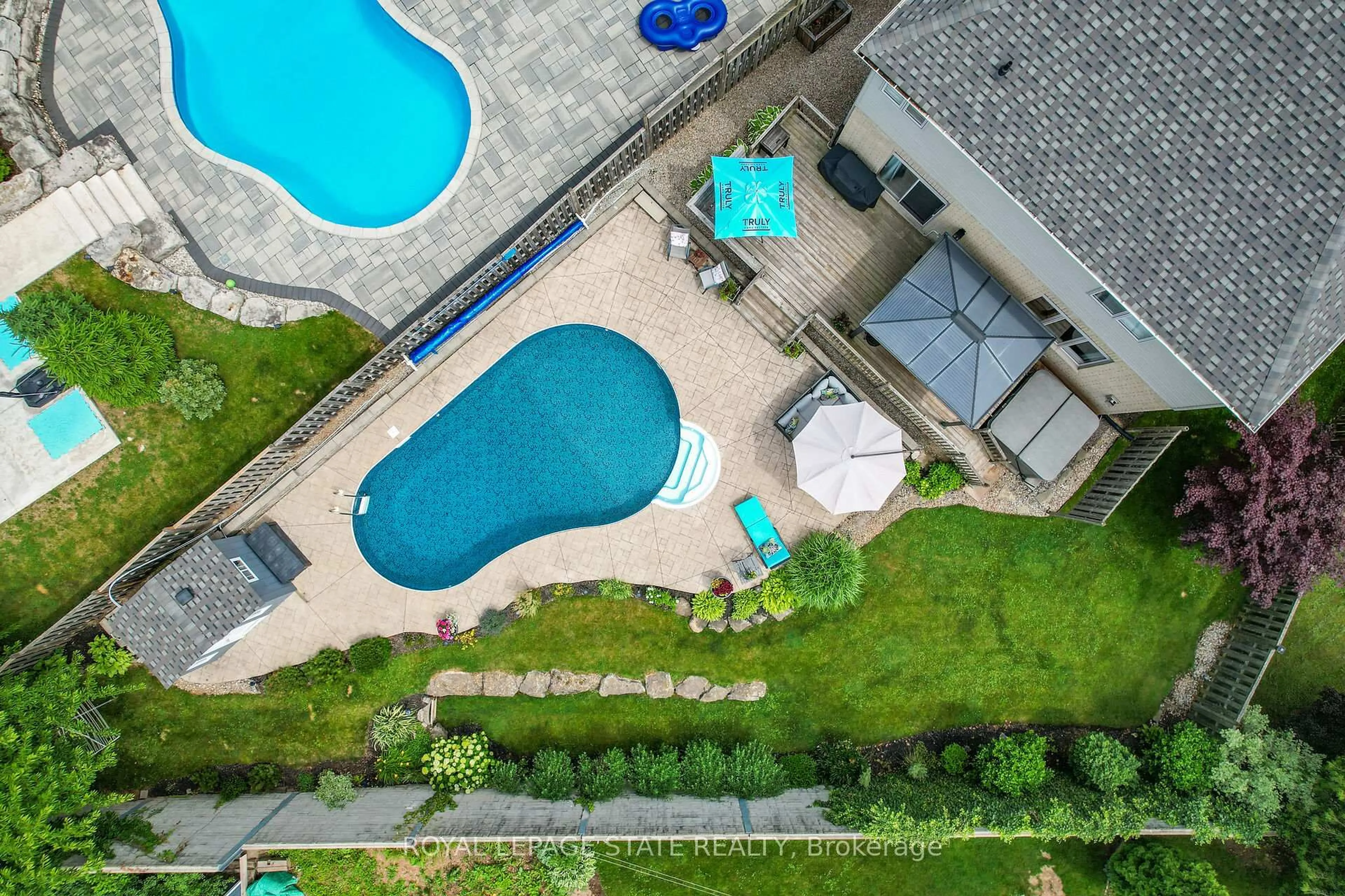 Pool for 17 Plum Tree Lane, Grimsby Ontario L3M 5T5