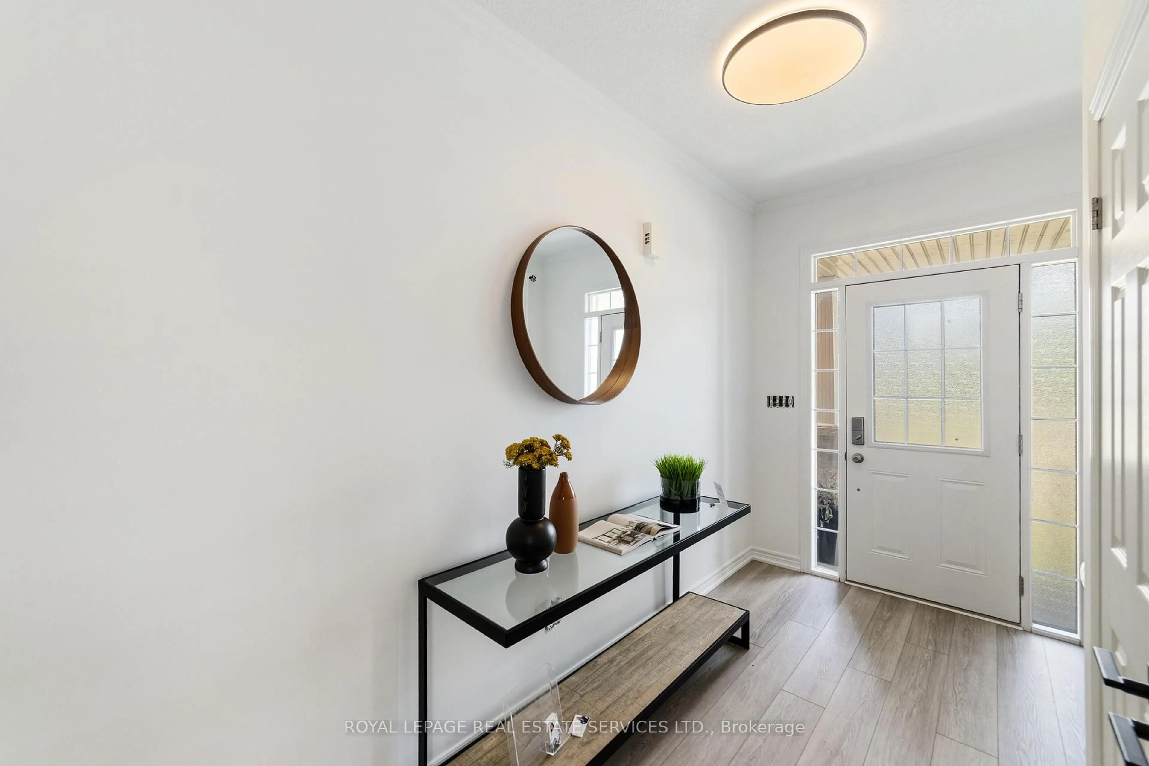 Indoor entryway for 25 Truedell Circ, Hamilton Ontario L0R 2H9