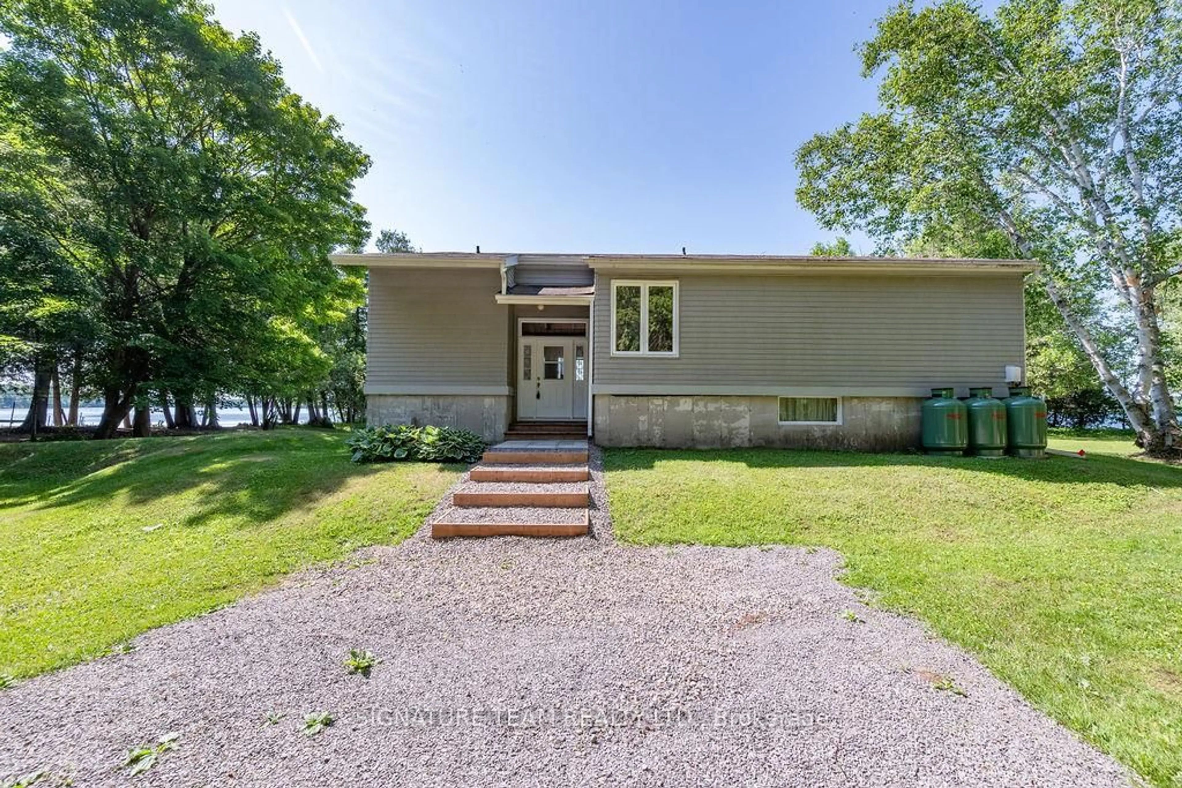 Unknown for 811 Violet Lane, Eganville Ontario K0J 1T0