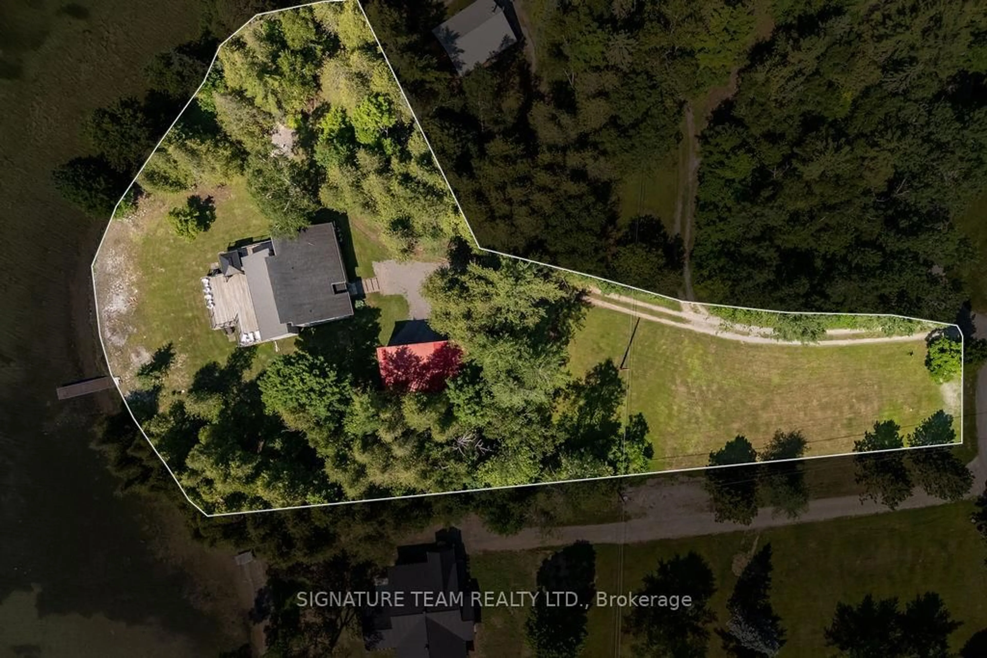 A pic from outside/outdoor area/front of a property/back of a property/a pic from drone, unknown for 811 Violet Lane, Eganville Ontario K0J 1T0