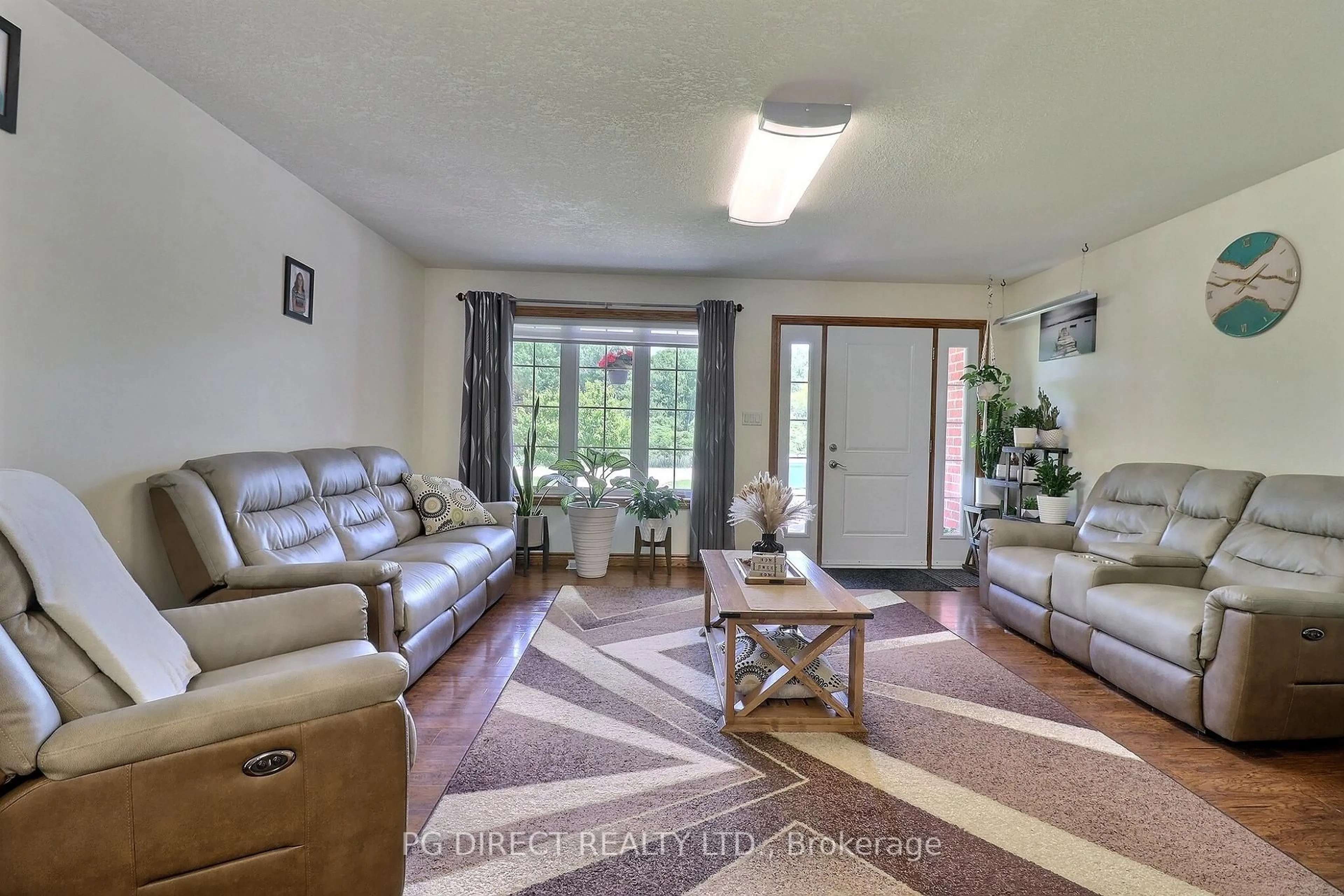 Living room with furniture, unknown for 6657 Plank Rd, Bayham Ontario N0J 1Z0