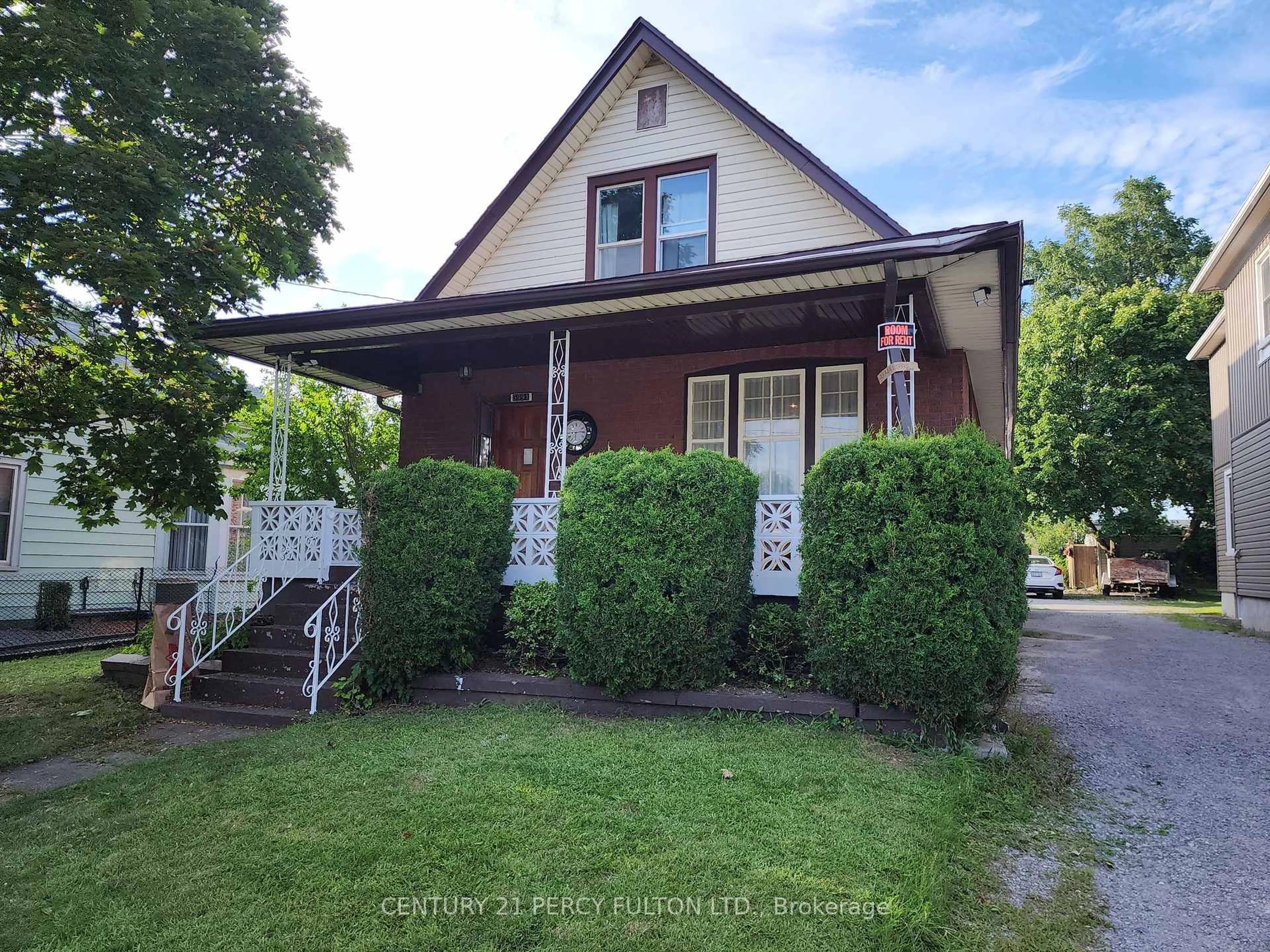 A pic from outside/outdoor area/front of a property/back of a property/a pic from drone, street for 5991 Culp St, Niagara Falls Ontario L2G 2B6