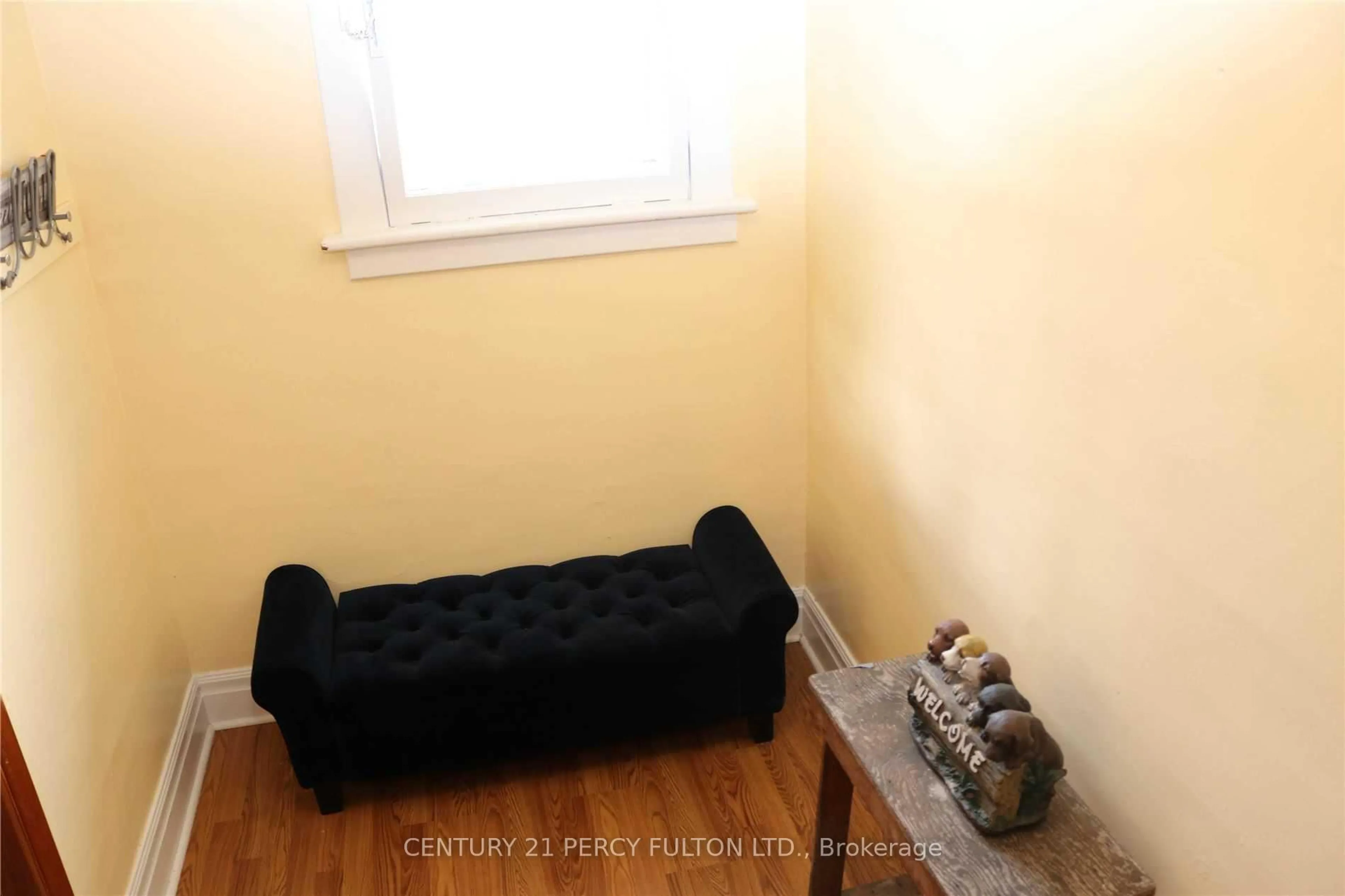 A pic of a room for 5991 Culp St, Niagara Falls Ontario L2G 2B6