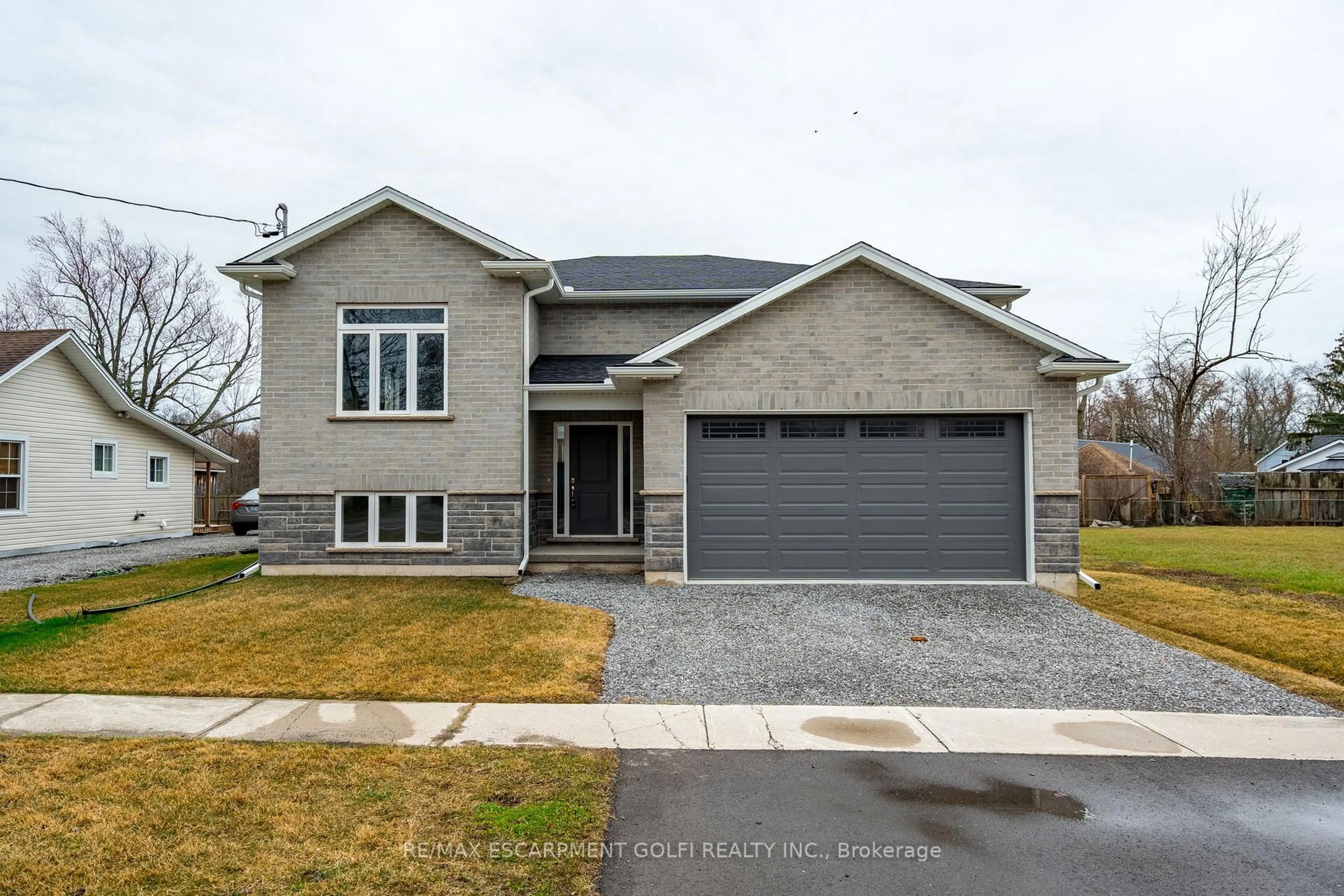 Home with brick exterior material, street for 735 Dominion Rd, Fort Erie Ontario L2A 1G9