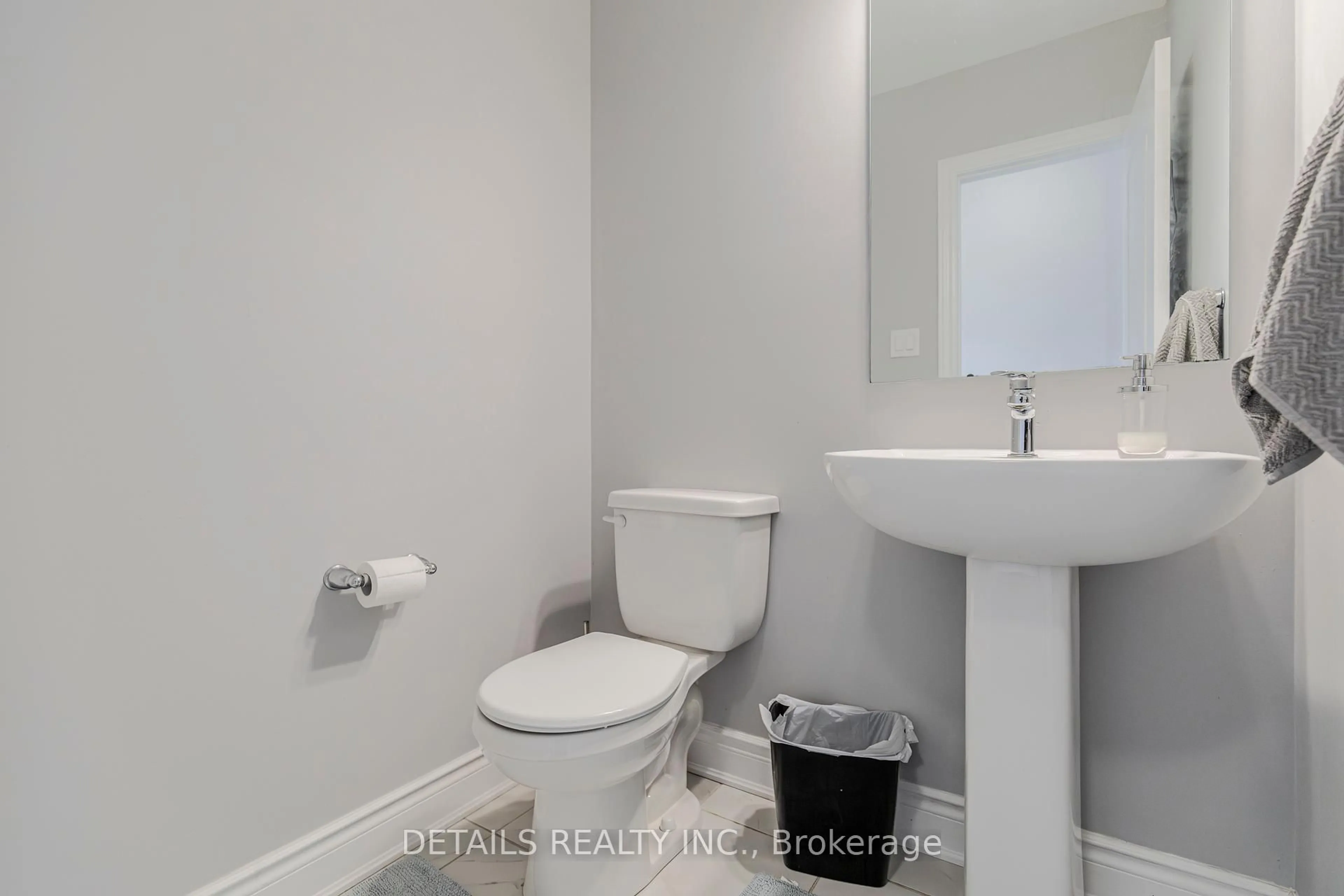 Standard bathroom, unknown for 557 Flagstaff Dr, Ottawa Ontario K2J 6T5